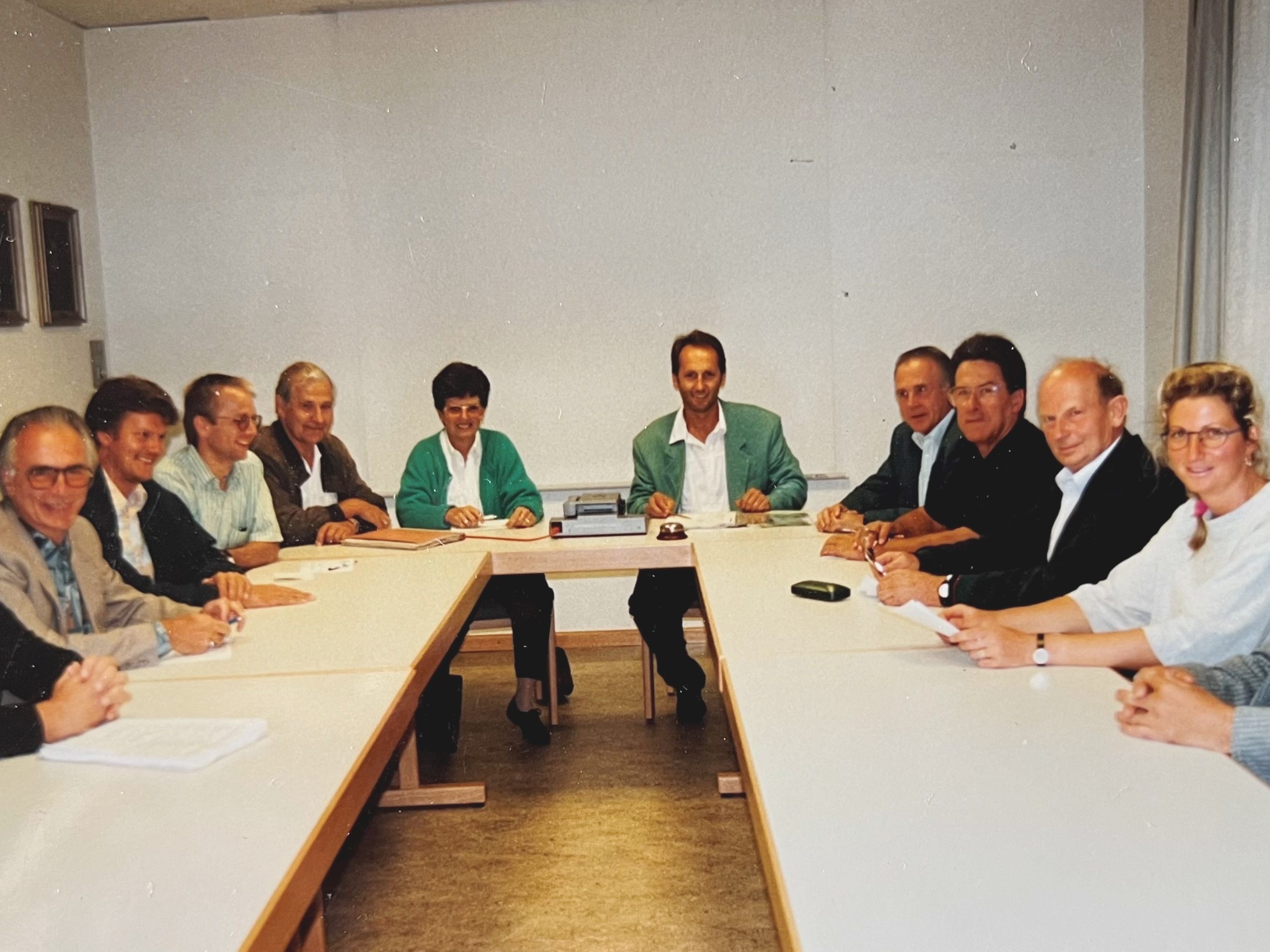 Mit dabei im Planungsausschuss Dorfzentrum (1993) waren Wolfgang Alge, Egon Michler, Helmut Biegger, Reinhard Maier, Kurt Schlachter, Annemarie Bernhard, Bgm. Xaver Sinz, Adolf Grubbauer, Gebhard Matt, Peter Rupp, Daniela En Nazer und Siegfried Kern. Mit dabei im Planungsausschuss Dorfzentrum (1993) waren Wolfgang Alge, Egon Michler, Helmut Biegger, Reinhard Maier, Kurt Schlachter, Annemarie Bernhard, Bgm. Xaver Sinz, Adolf Grubbauer, Gebhard Matt, Peter Rupp, Daniela En Nazer und Siegfried Kern.
