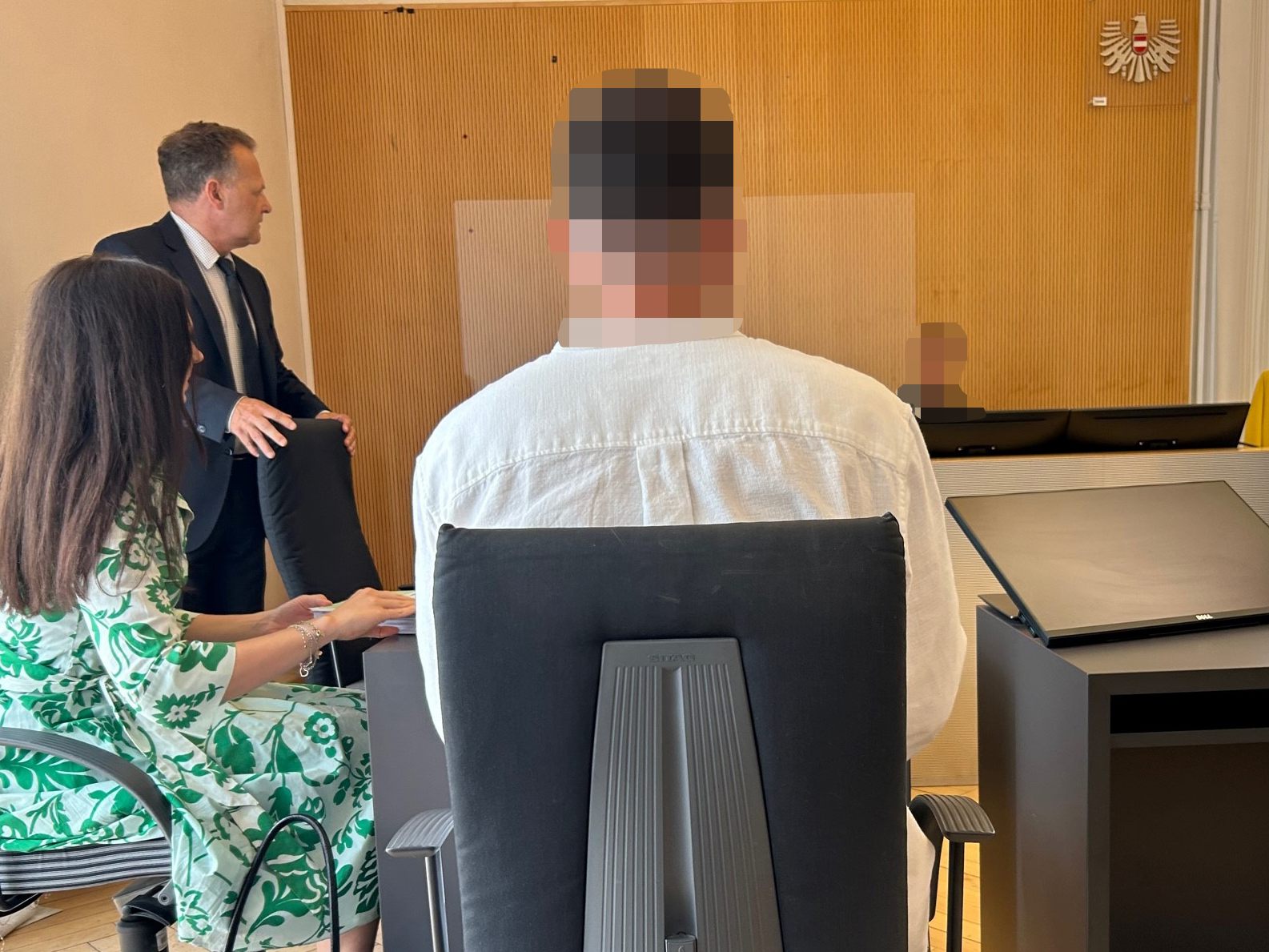 Der zweite Kläger im Zivilverfahren klagt auf Schmerzengeld und Sanierungskosten in der Höhe von 40.000 Euro.