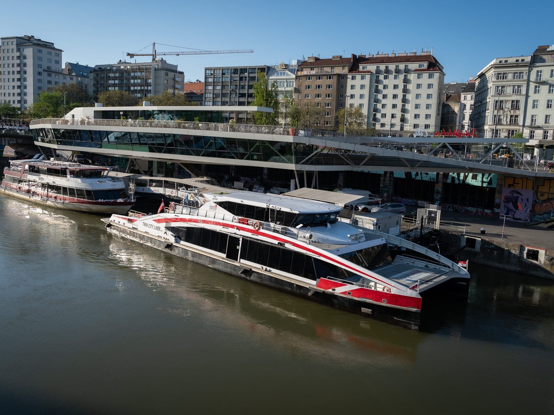 Lehrlinge fahren billiger mit dem Twin City Liner in Wien. Lehrlinge fahren billiger mit dem Twin City Liner in Wien.