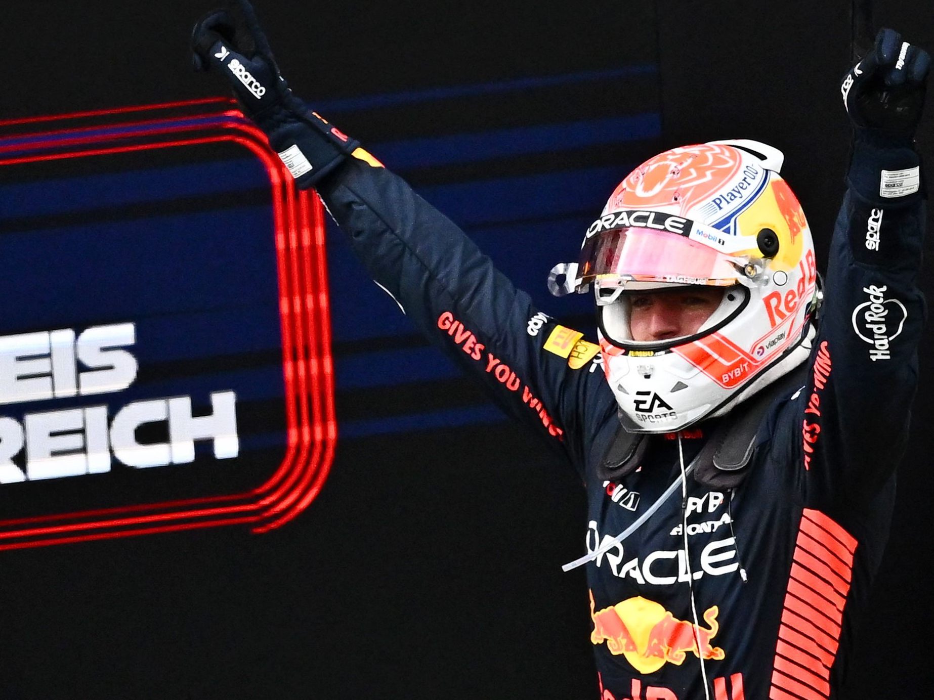 Vor Ferrari-Pilot Leclerc und Perez - Fünfter Sieg in der Steiermark für Verstappen. Vor Ferrari-Pilot Leclerc und Perez - Fünfter Sieg in der Steiermark für Verstappen.