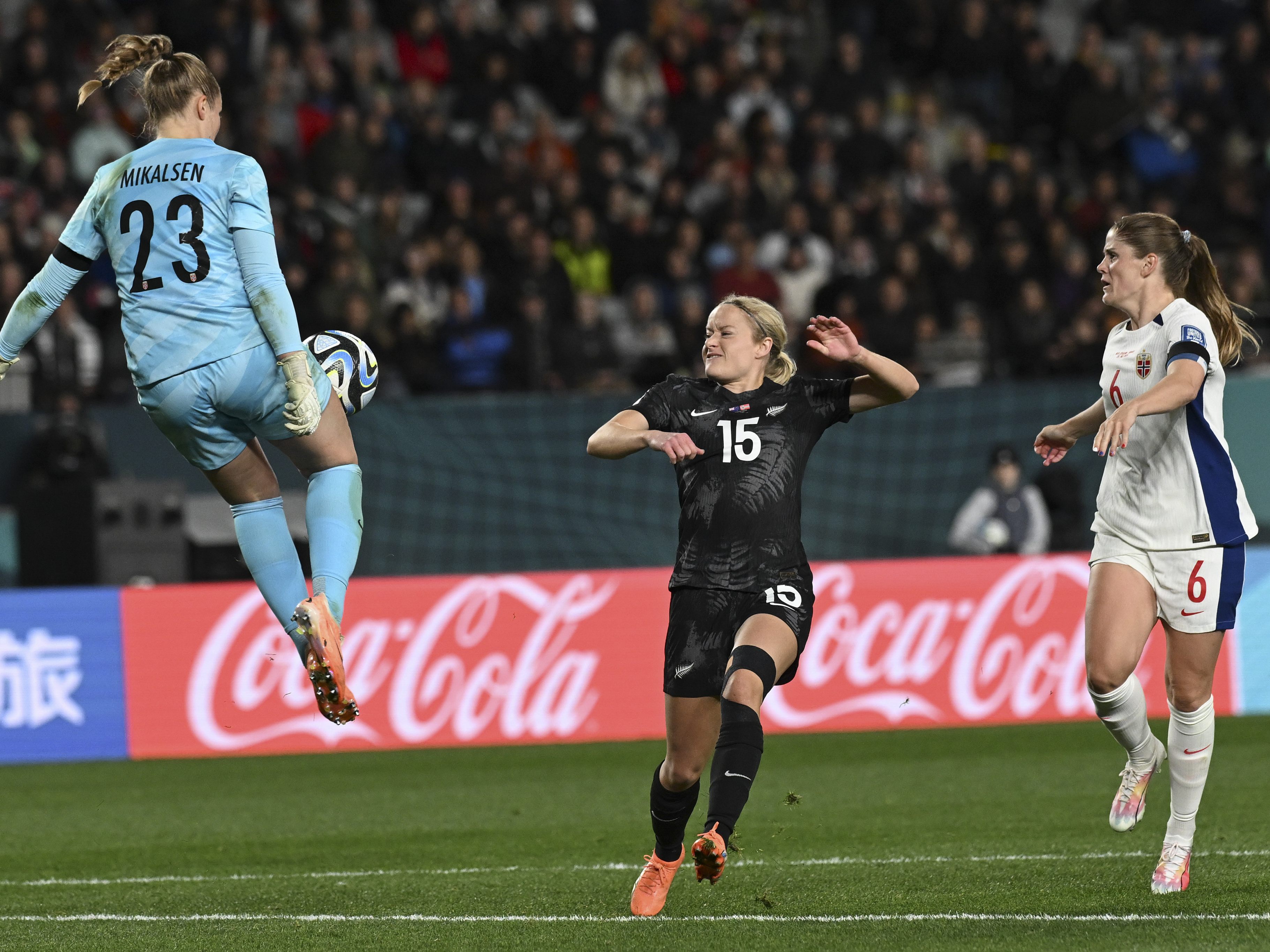 Neuseeland hat beim WM-Auftaktspiel für eine Sensation gesorgt. Neuseeland hat beim WM-Auftaktspiel für eine Sensation gesorgt.