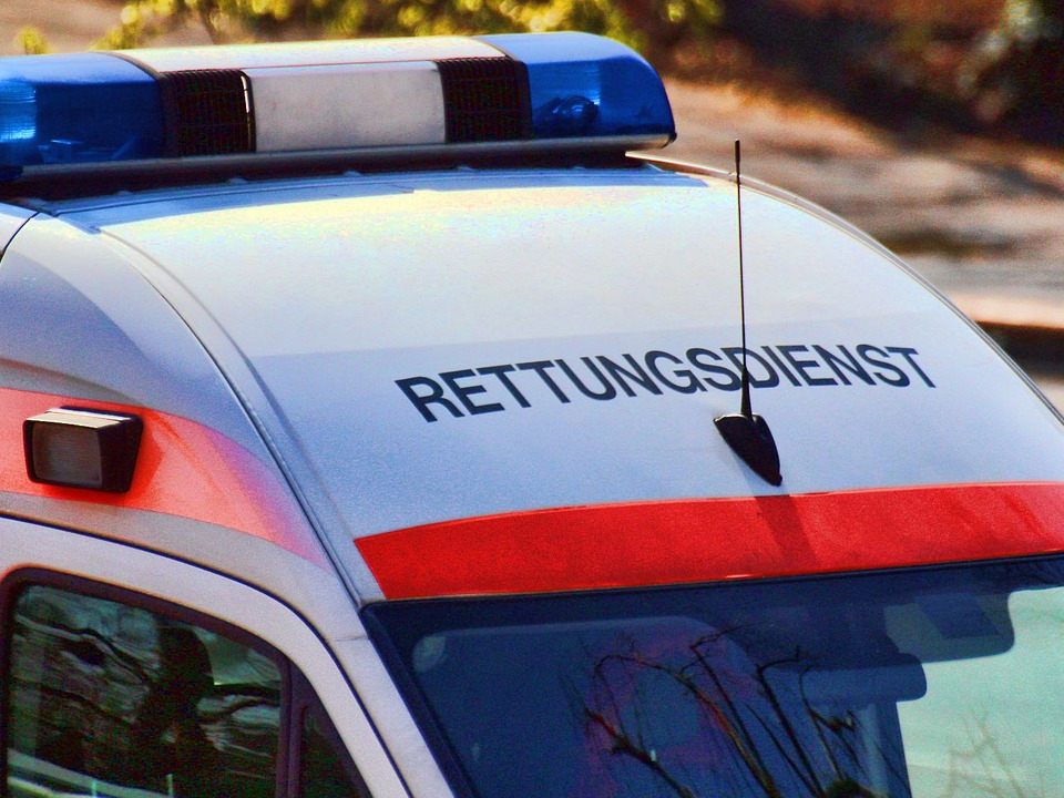 Der Jugendliche wurde in ein Krankenhaus gebracht.