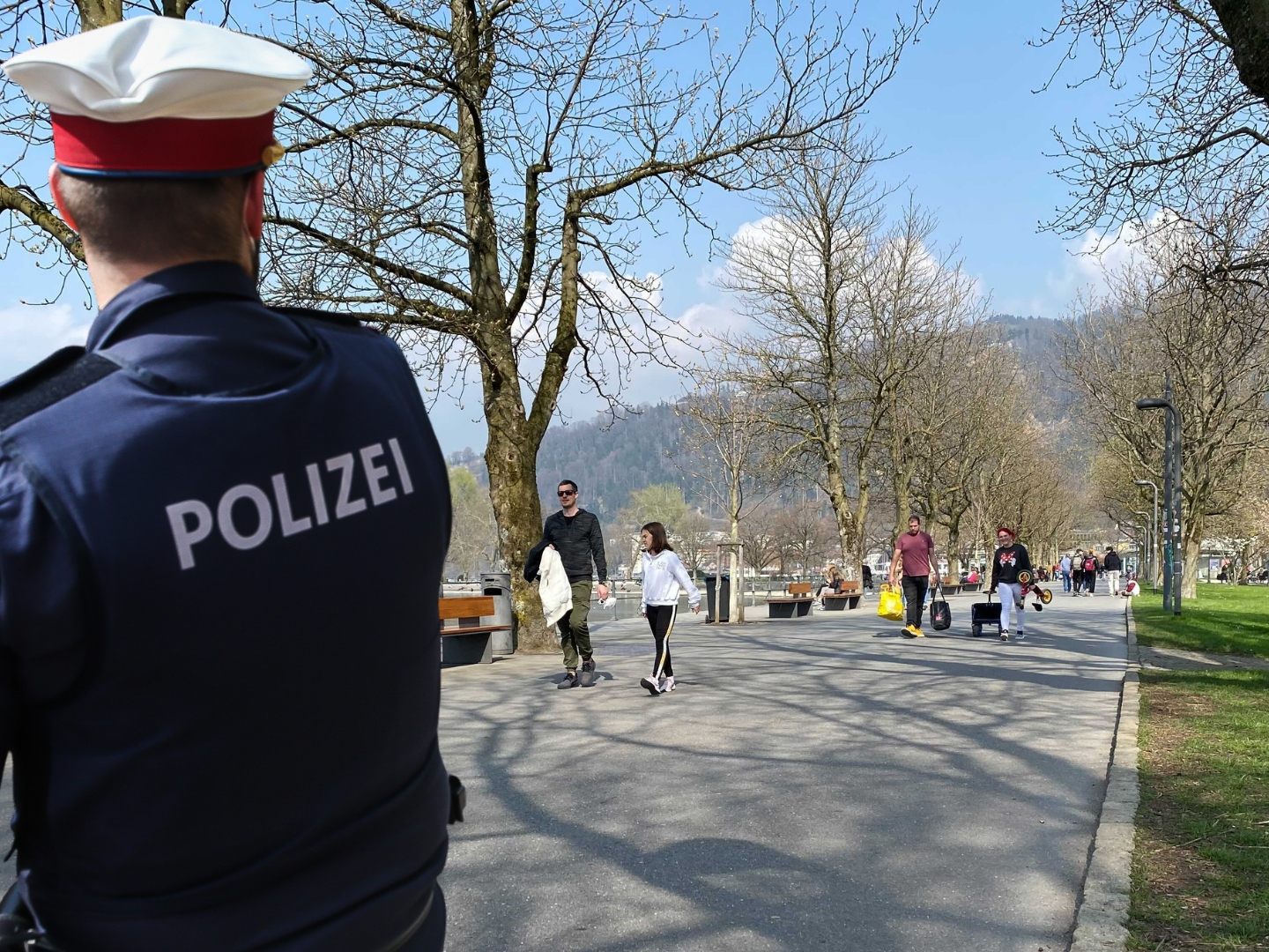 Die Polizei bittet um Hinweise aus der Bevölkerung. Die Polizei bittet um Hinweise aus der Bevölkerung.