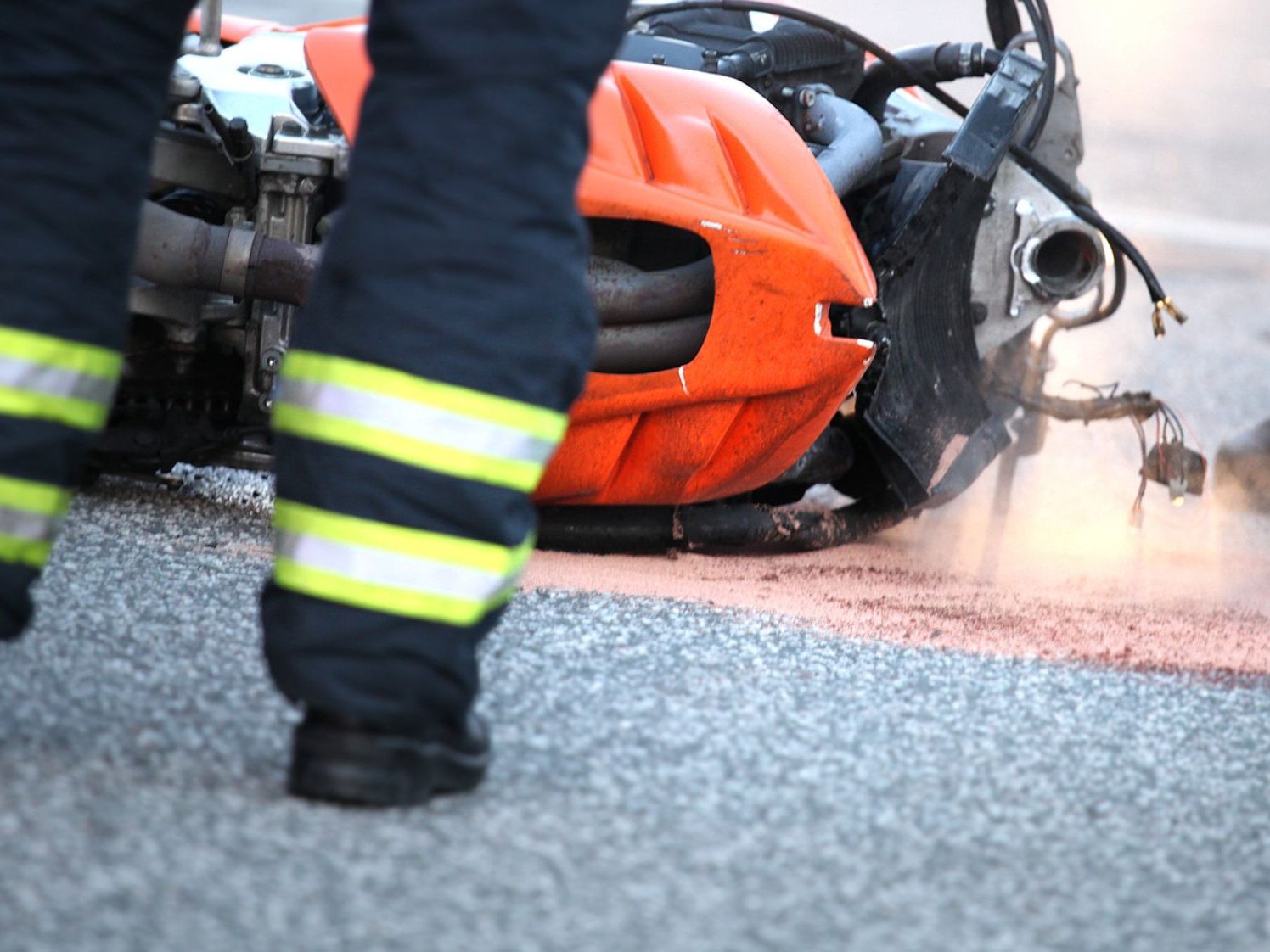 Unfalllenker kam mit einer leichten Beinverletzung davon Unfalllenker kam mit einer leichten Beinverletzung davon