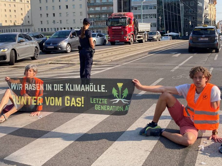 Übliche Forderungen wie Tempo 100 auf Autobahnen.
