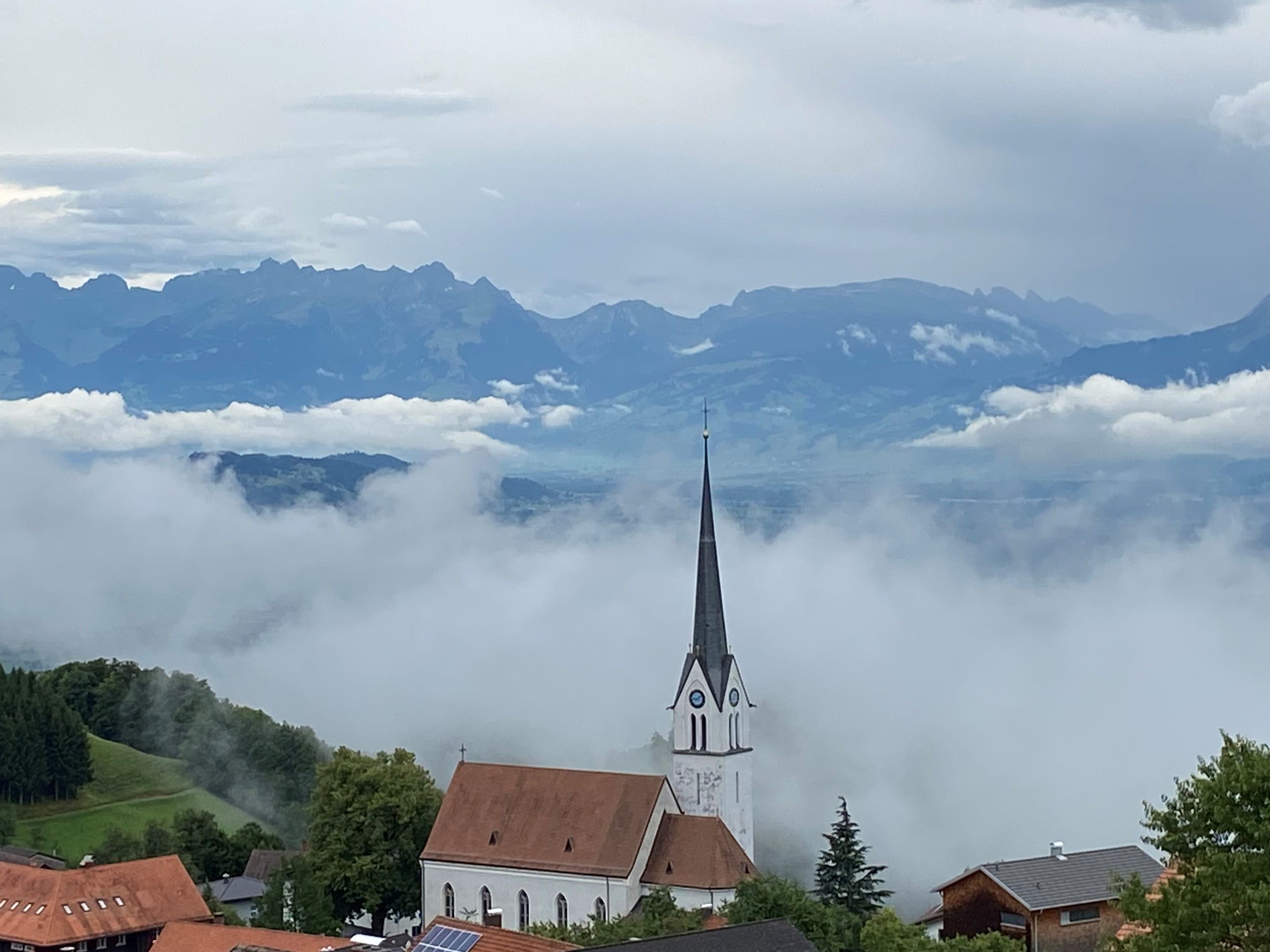Sicherheitstipp bei Gewitter in den Bergen.