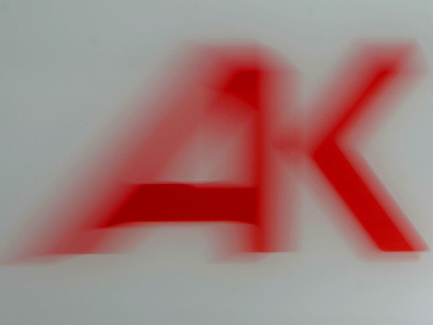 Die AK wehrt sich gegen blaue und pinke Attacken.