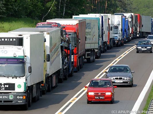 Lkw-Anteil an den tödlichen Unfällen lag im Vorjahr bei 17,3 Prozent Lkw-Anteil an den tödlichen Unfällen lag im Vorjahr bei 17,3 Prozent