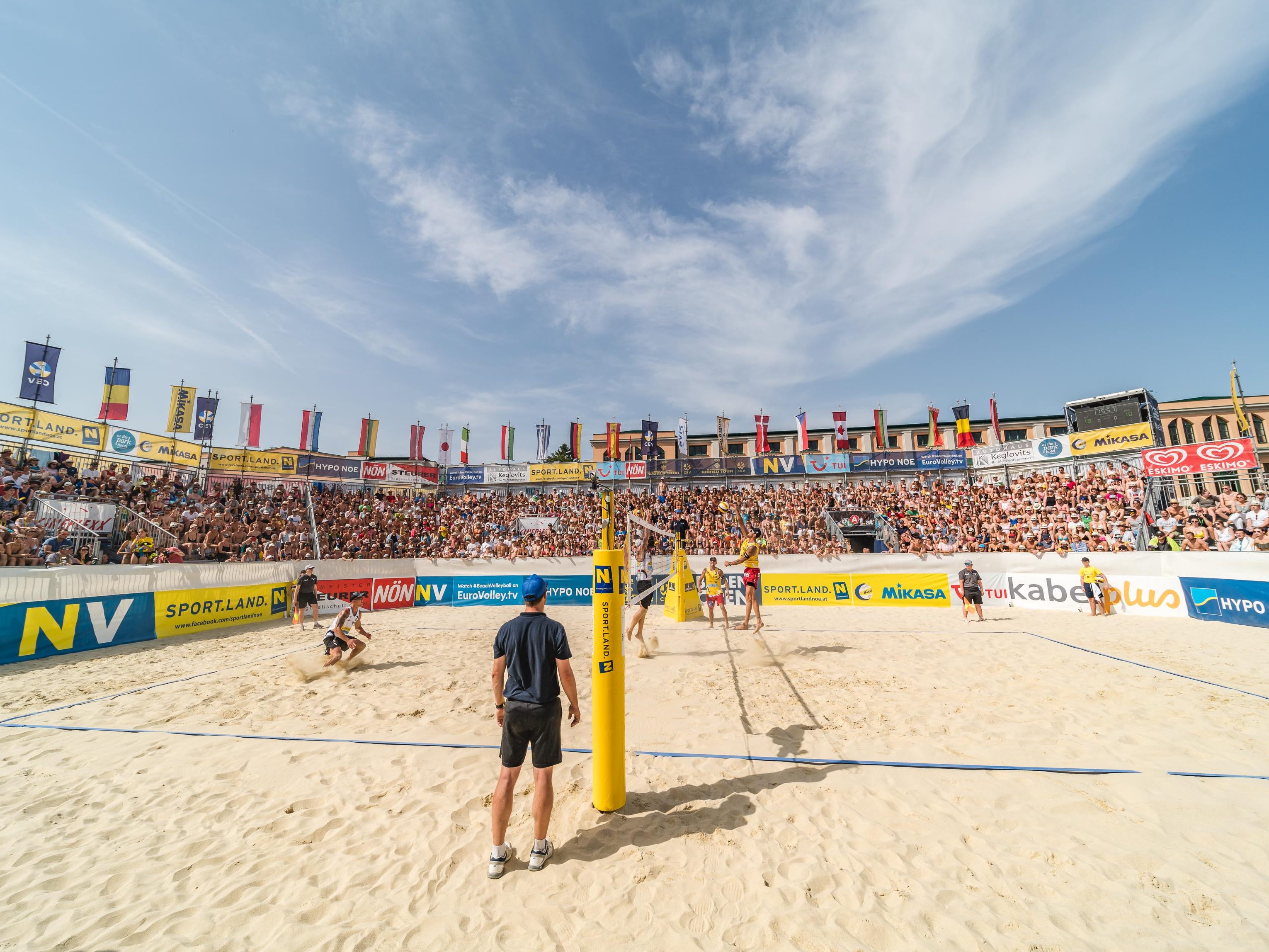 Beachvolleyball-Spektakel im Strandbad Baden.