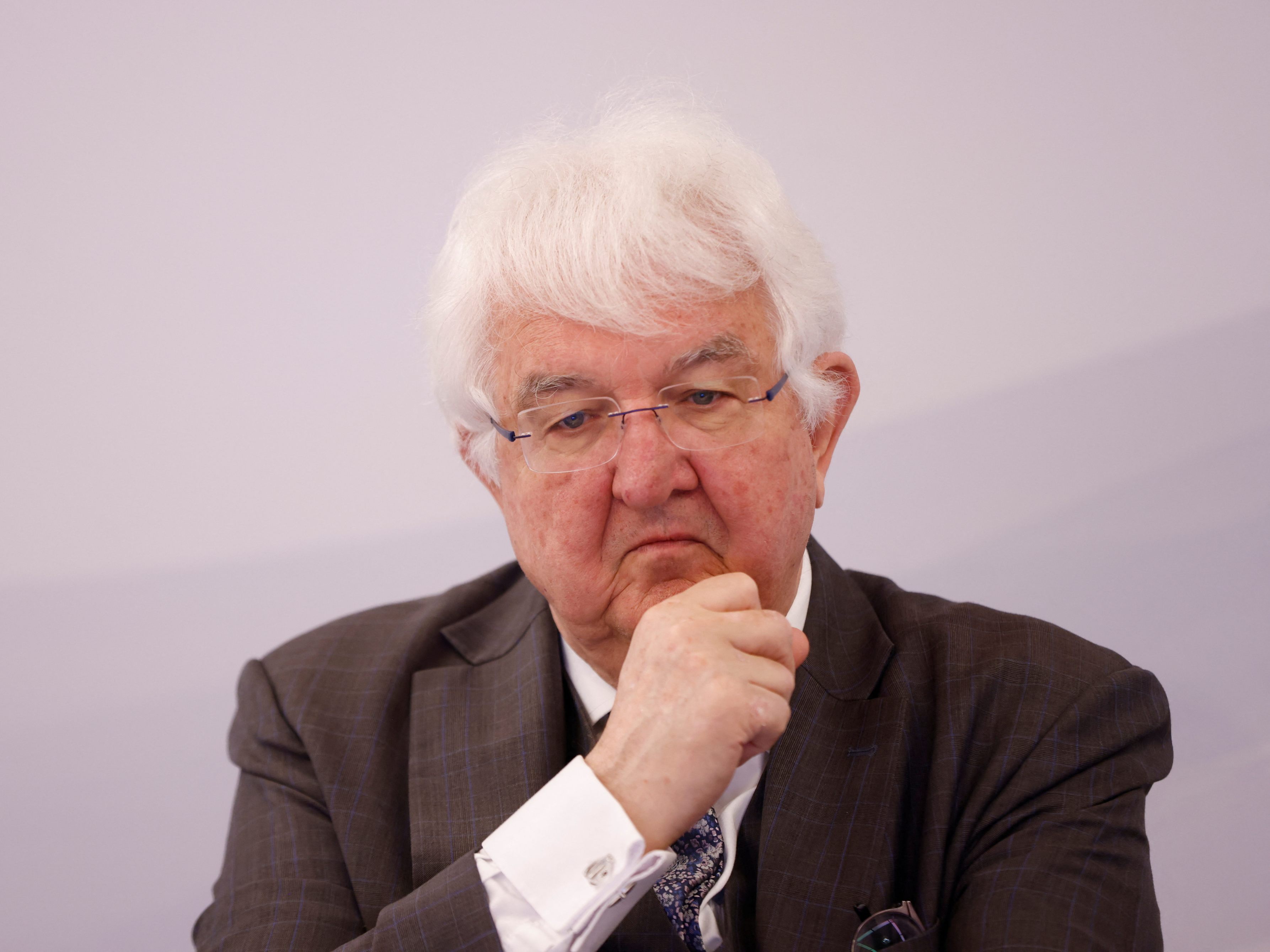 OeNB-Chef Holzmann ist für eine Bargeld-Annahmepflicht.