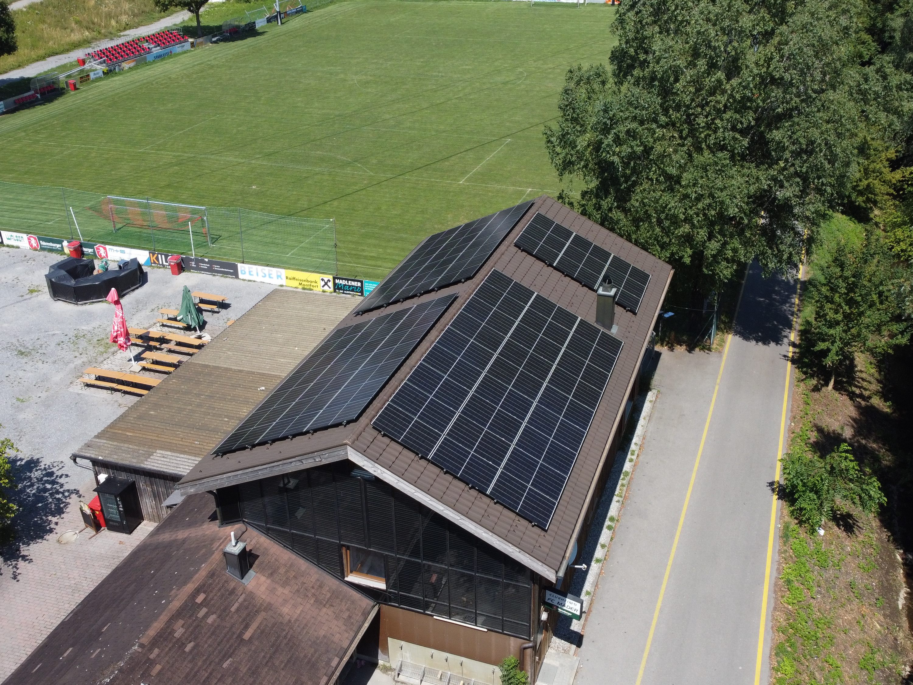 Auch beim Fußballplatz in Mäder wurde eine neue Photovoltaik-Anlage installiert Auch beim Fußballplatz in Mäder wurde eine neue Photovoltaik-Anlage installiert
