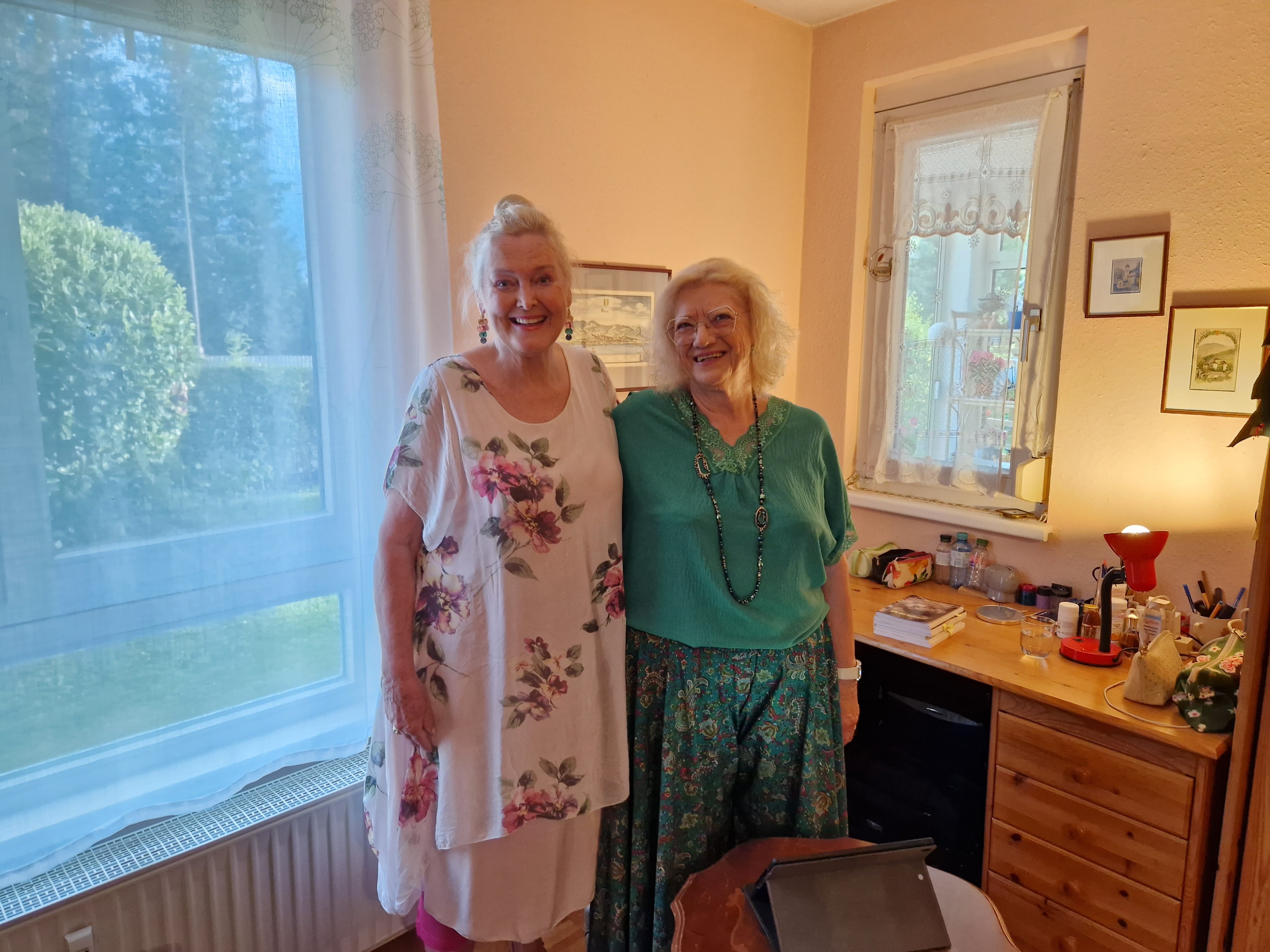 Gastspiel "Sommerfreuden" mit Helene Schmidt-Levar und Gertrud Hauck (v.l.). Gastspiel "Sommerfreuden" mit Helene Schmidt-Levar und Gertrud Hauck (v.l.).