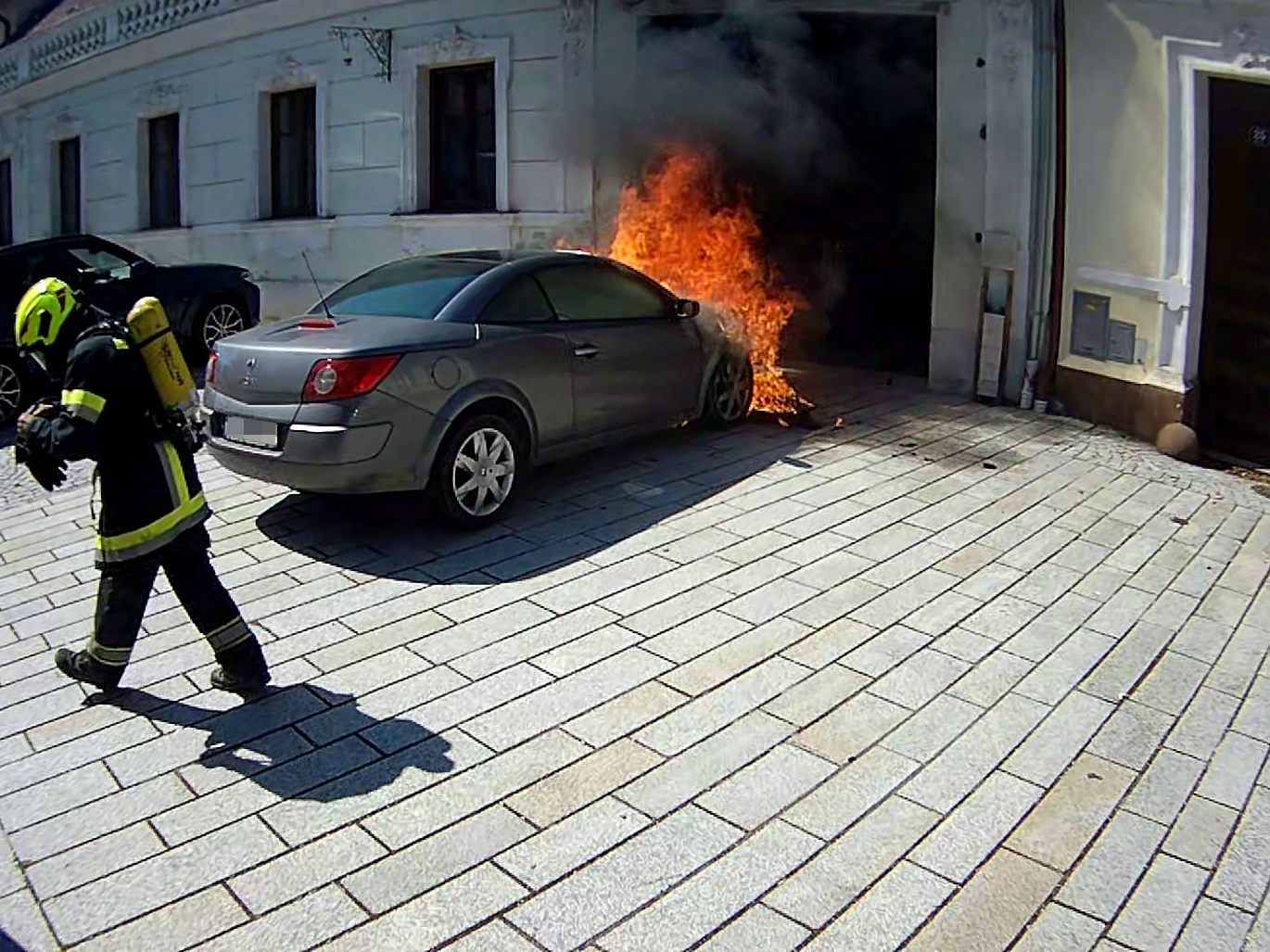 In Grafenwörth geriet ein Pkw in Brand. In Grafenwörth geriet ein Pkw in Brand.