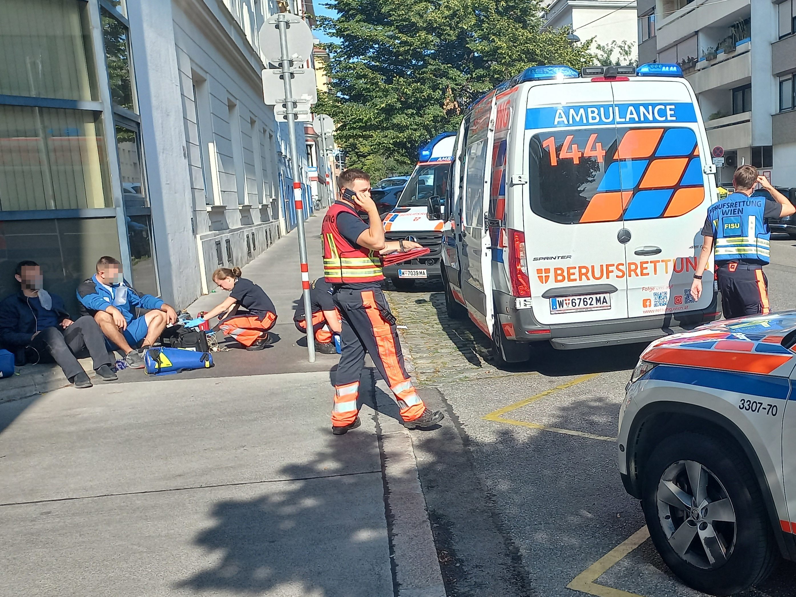 Sieben Bauarbeiter erlitten eine Kohlenmonoxid-Vergiftung bei einem Arbeitsunfall in Wien-Ottakring.