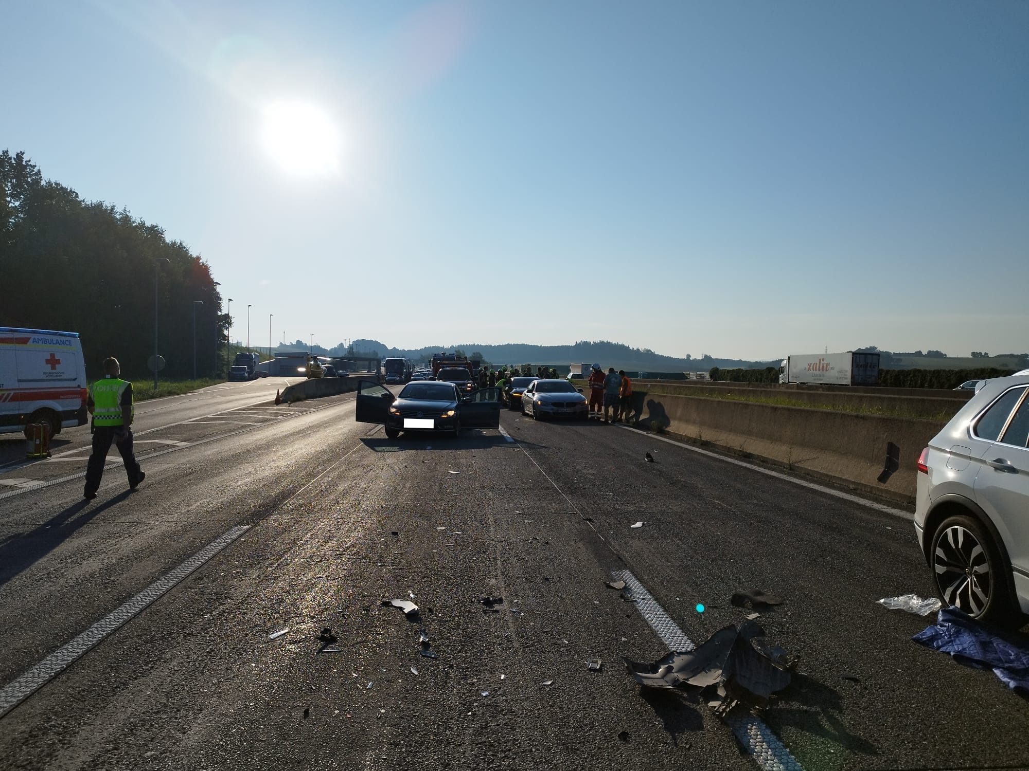 Nach dem schweren Unfall bildete sich ein erheblicher Rückstau auf der A1. Nach dem schweren Unfall bildete sich ein erheblicher Rückstau auf der A1.