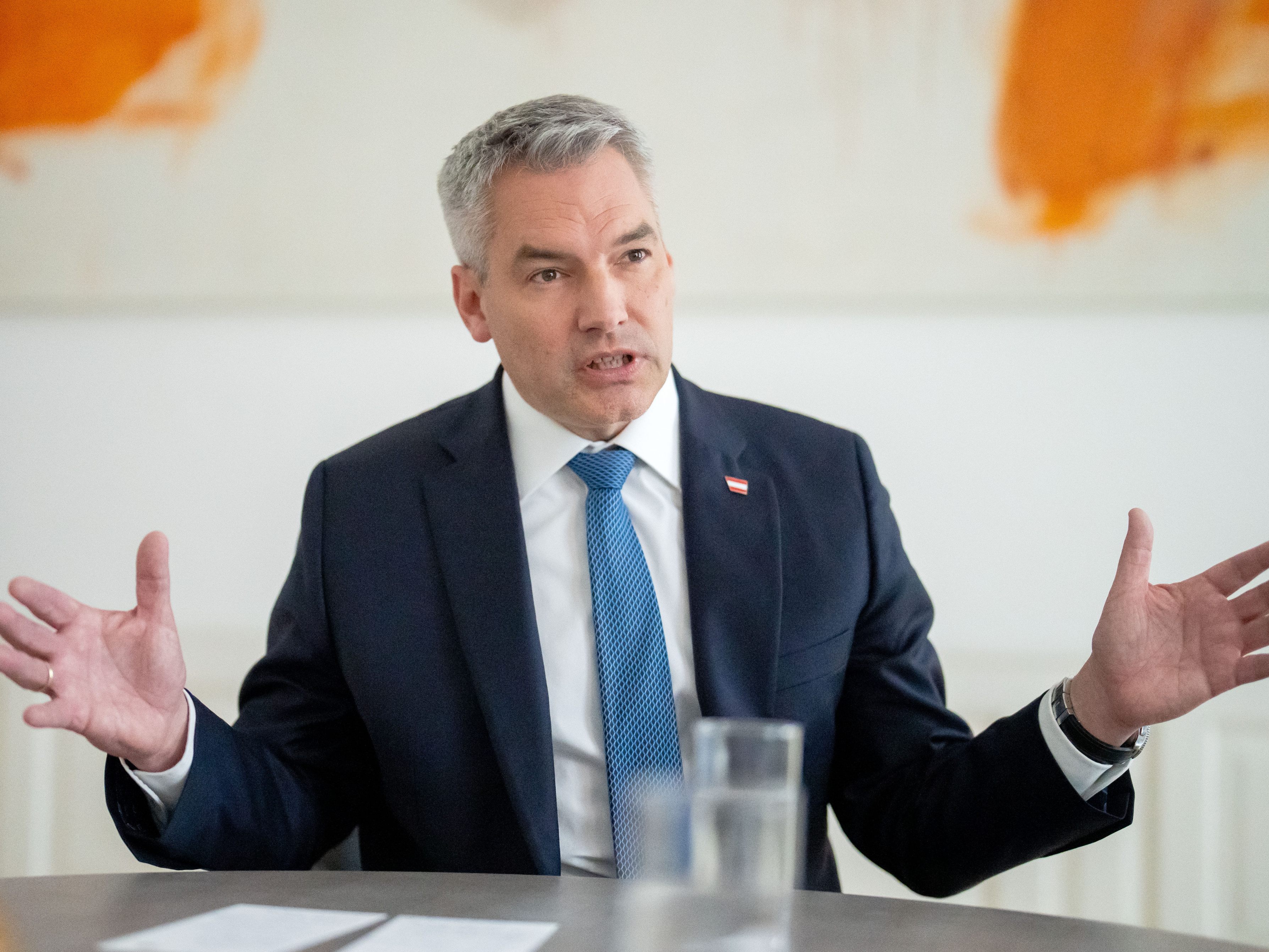 Kapitel zu Reform des Sozialleistungssystems sieht wie angekündigt Sozialleistungen für Zuwanderer erst nach fünf Jahren vor Kapitel zu Reform des Sozialleistungssystems sieht wie angekündigt Sozialleistungen für Zuwanderer erst nach fünf Jahren vor