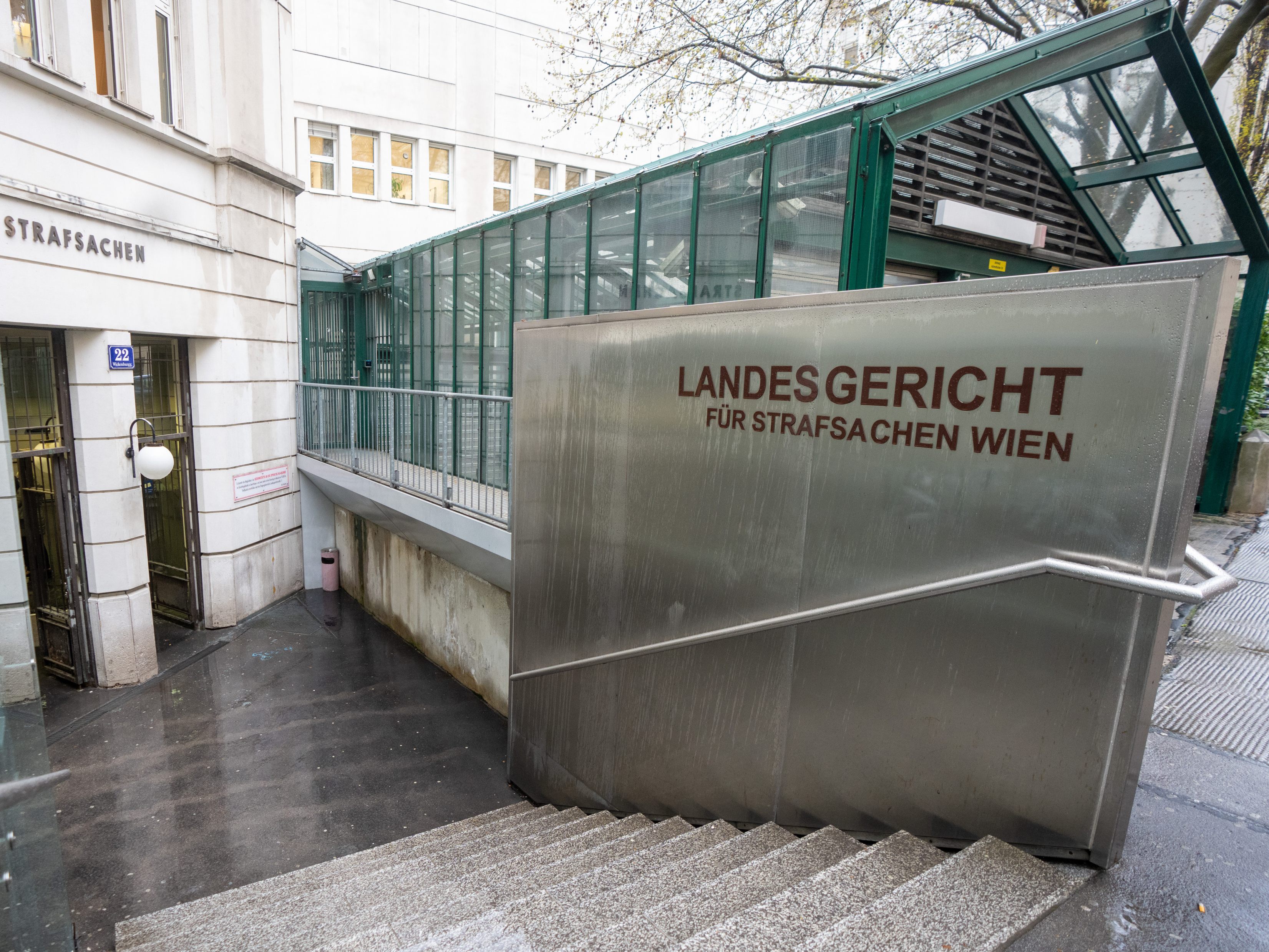 EIn 41-jähriger Italiener und seine beiden Mittäter standen am Donnerstag wegen mehrere Raube vor dem Wiener Landesgericht.