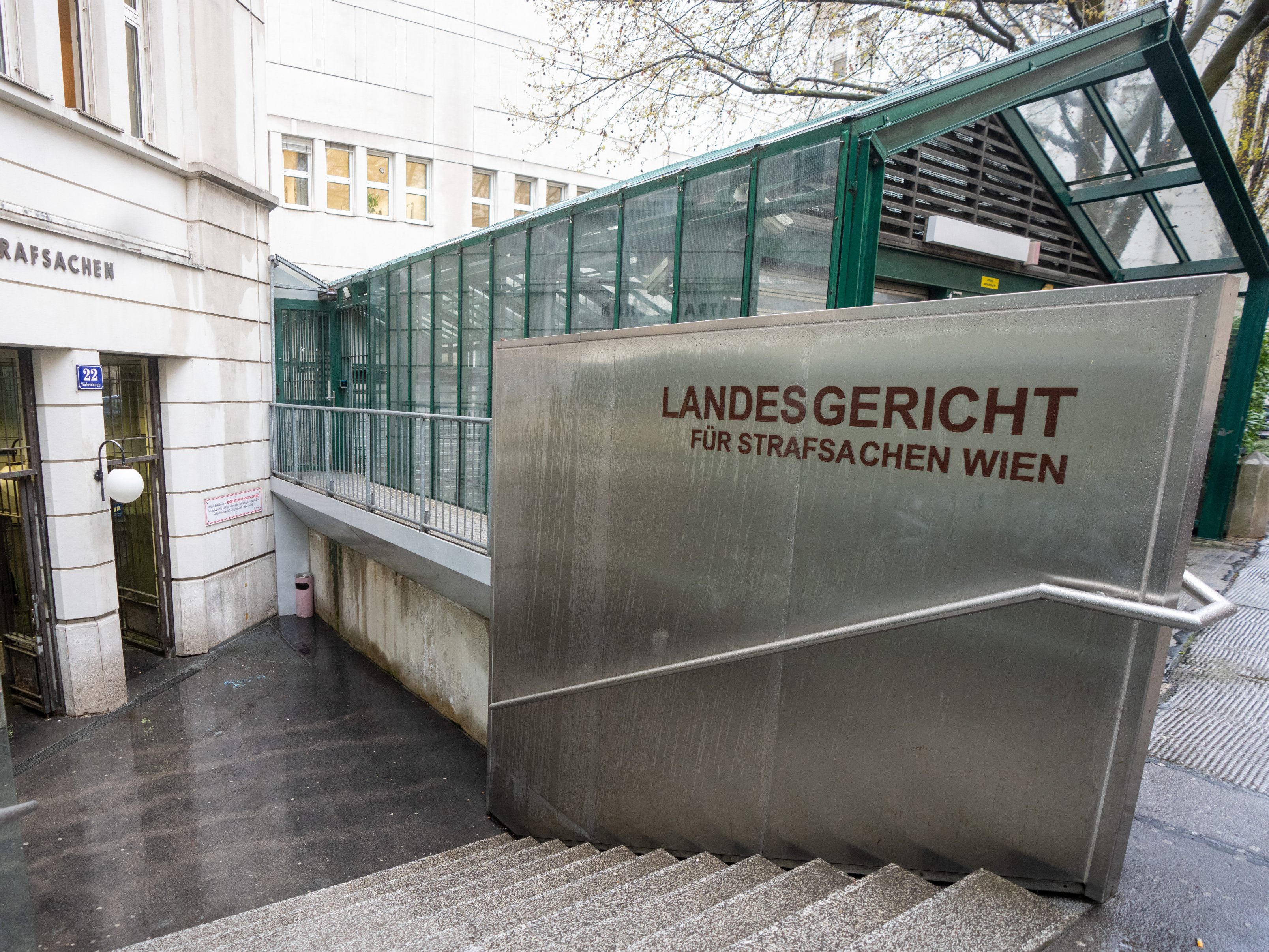 Am Mittwoch standen zwei Mitgleider einer Rockerbande in Wien vor Gericht. Am Mittwoch standen zwei Mitgleider einer Rockerbande in Wien vor Gericht.