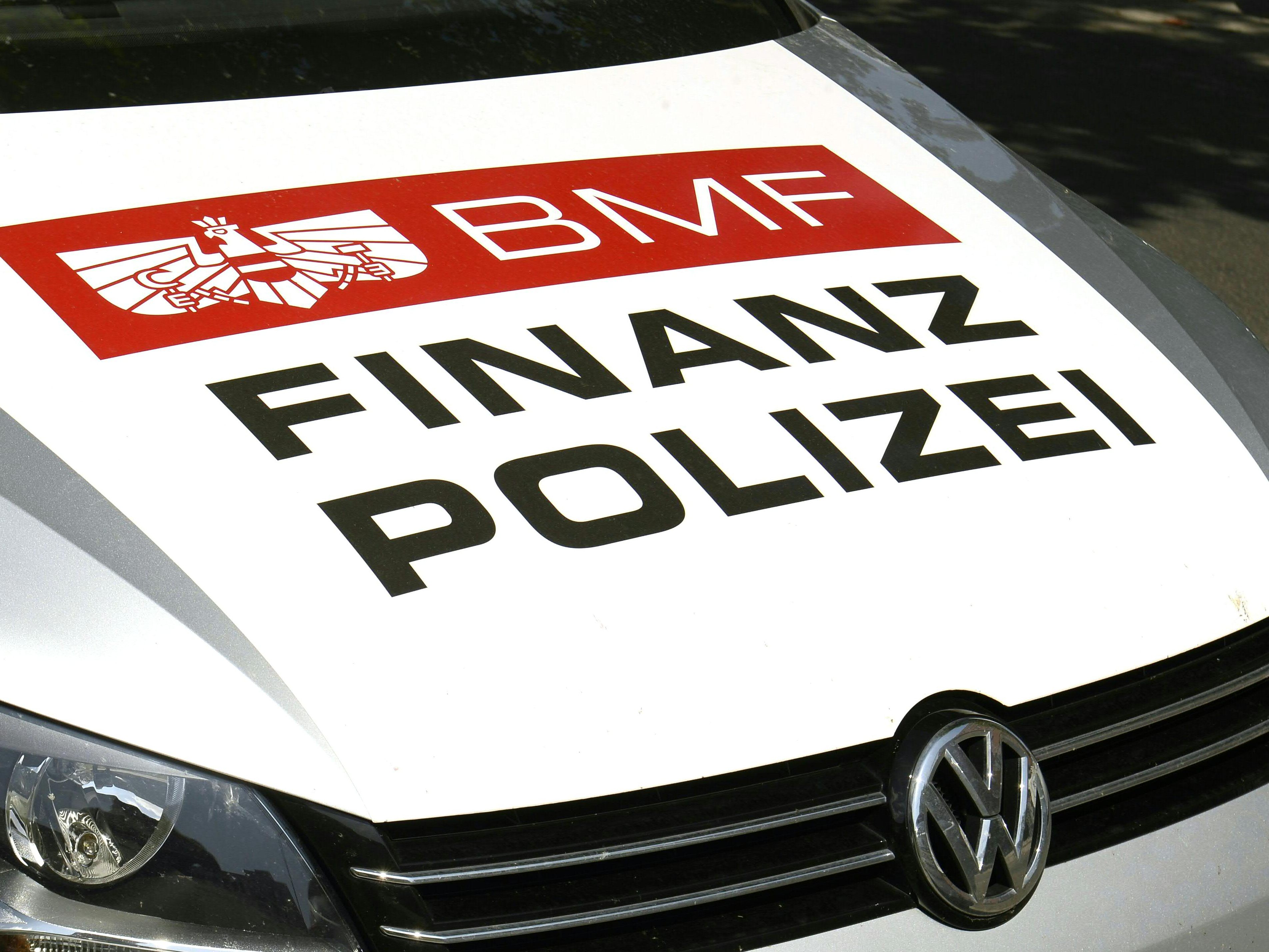 Laut Finanzpolizei stiegen im ersten Halbjahr 2023 die Fälle von Schwarzarbeit in Österreich. Laut Finanzpolizei stiegen im ersten Halbjahr 2023 die Fälle von Schwarzarbeit in Österreich.