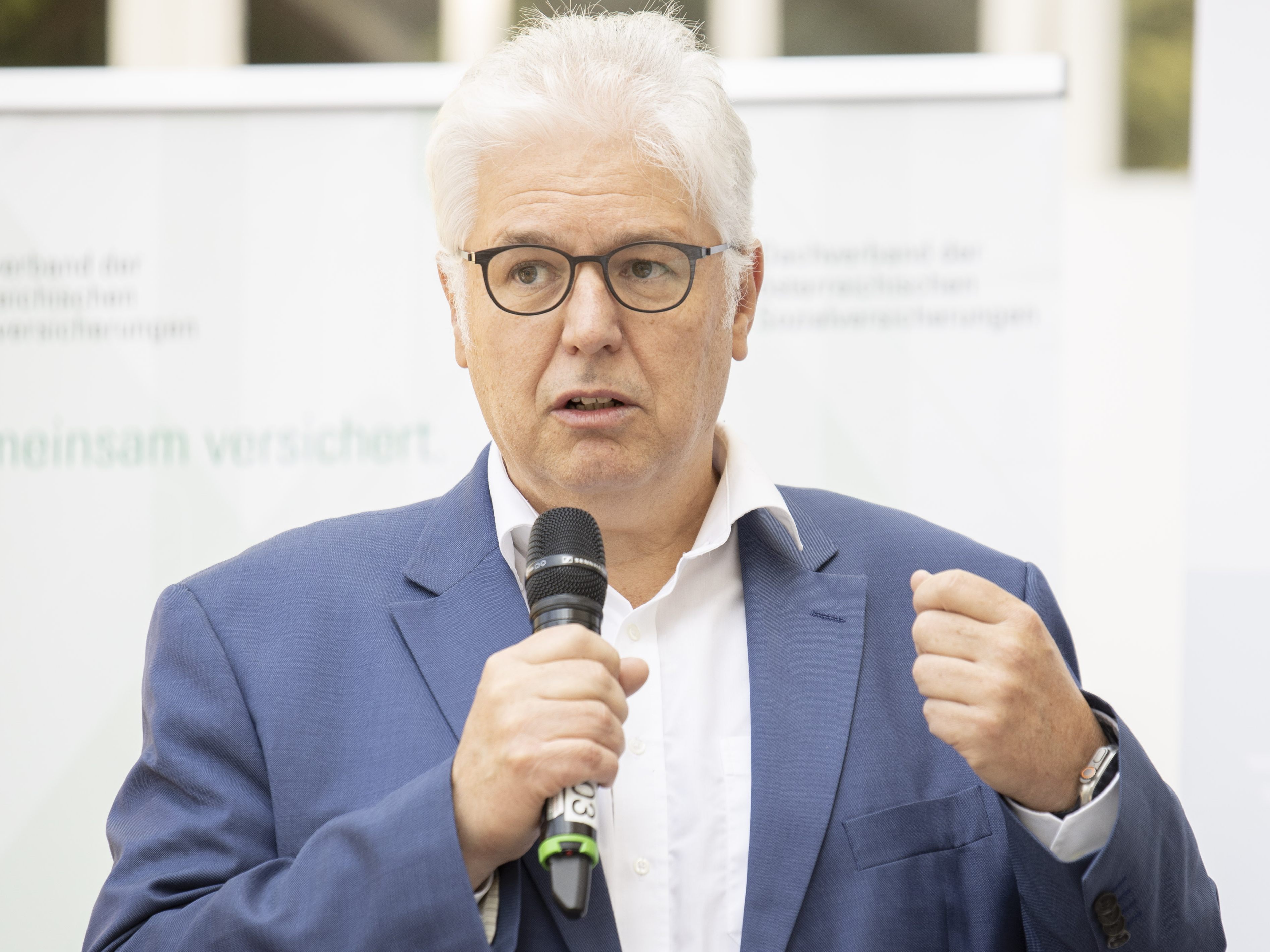 Der ÖGK-Chef will bei Gesundheitsausgaben private Zuzahlungen minimieren. Der ÖGK-Chef will bei Gesundheitsausgaben private Zuzahlungen minimieren.