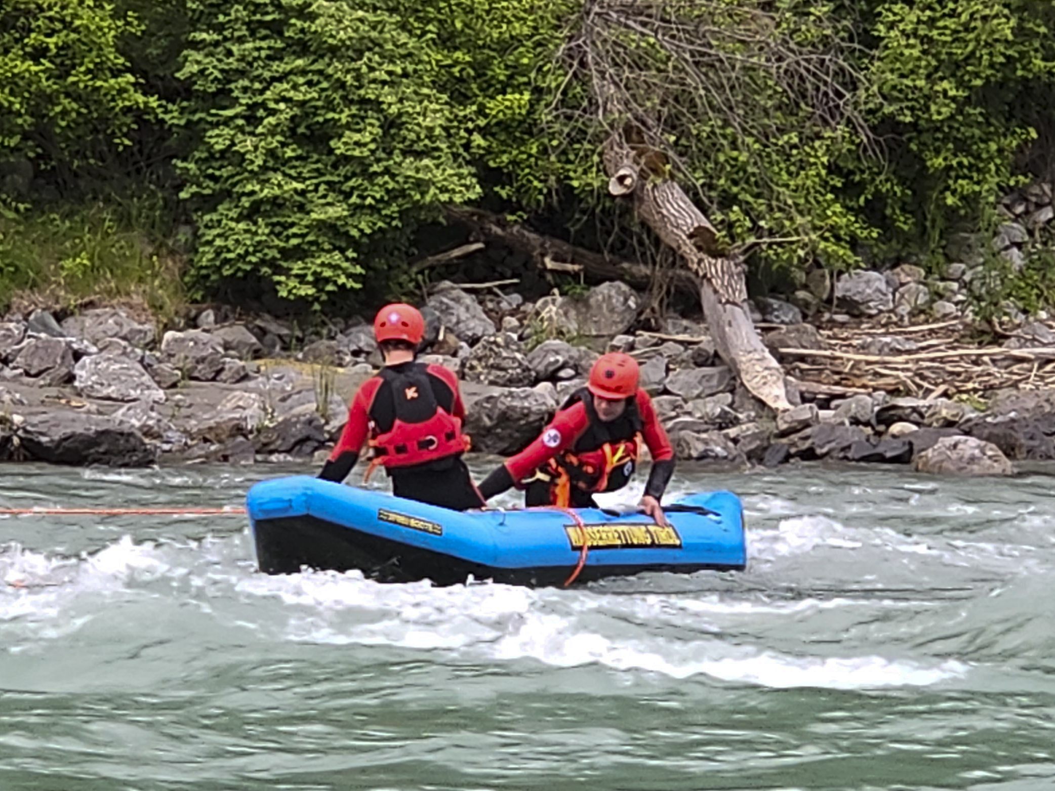 Bei einem Raftingunfall auf der Salzach konnten alle neun Insassen gerettet werden. Bei einem Raftingunfall auf der Salzach konnten alle neun Insassen gerettet werden.