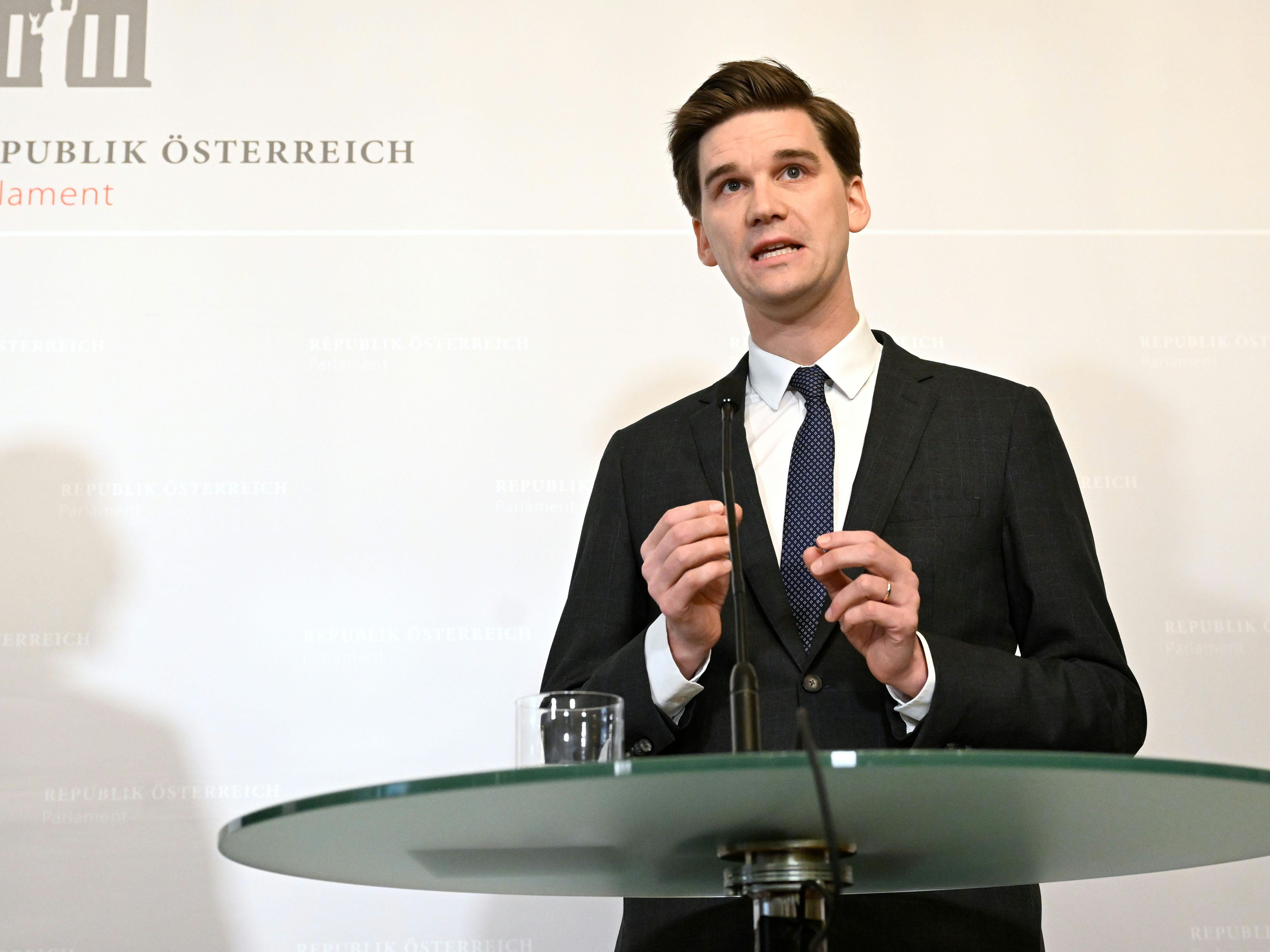 Die NEOS wollen mit einer neuen Anfrageserie Klarheit schaffen. Die NEOS wollen mit einer neuen Anfrageserie Klarheit schaffen.