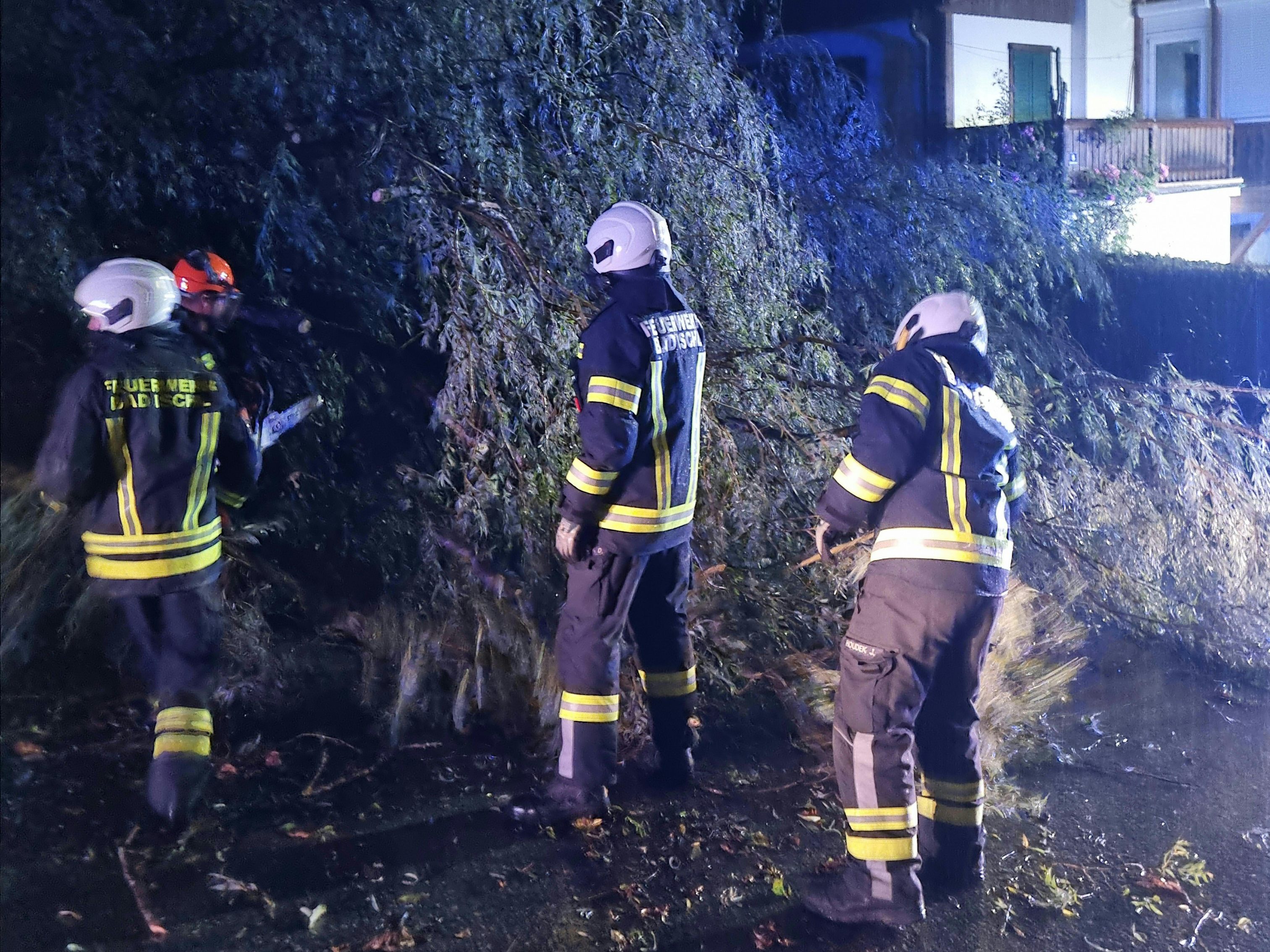 Zahlreiche Unwetterschäden wurden aus OÖ gemeldet. Zahlreiche Unwetterschäden wurden aus OÖ gemeldet.