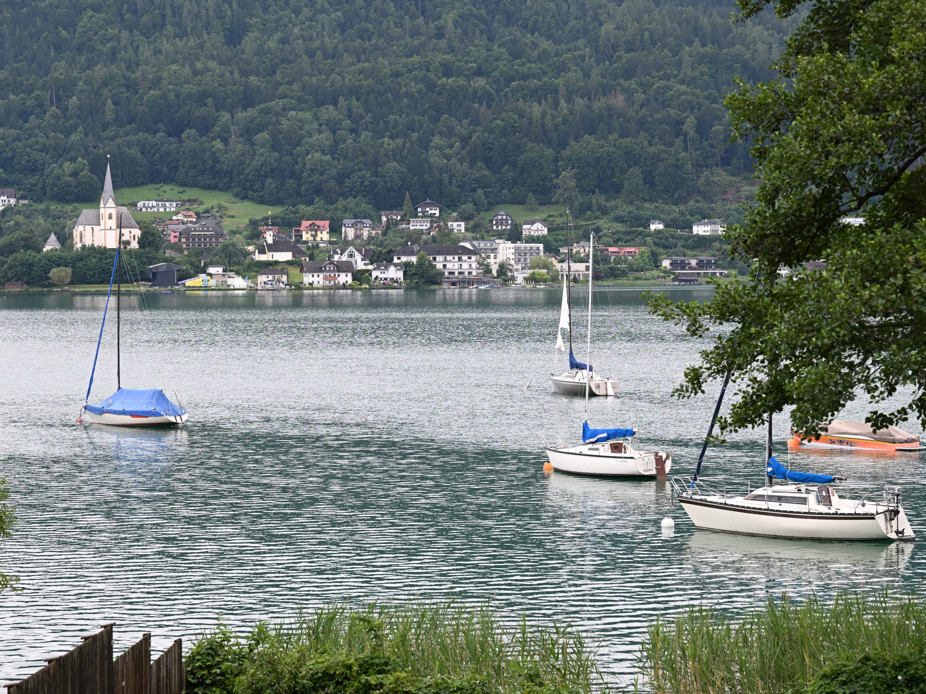 Ein Wiener ging im Wörthersee unter und ertrank fast.