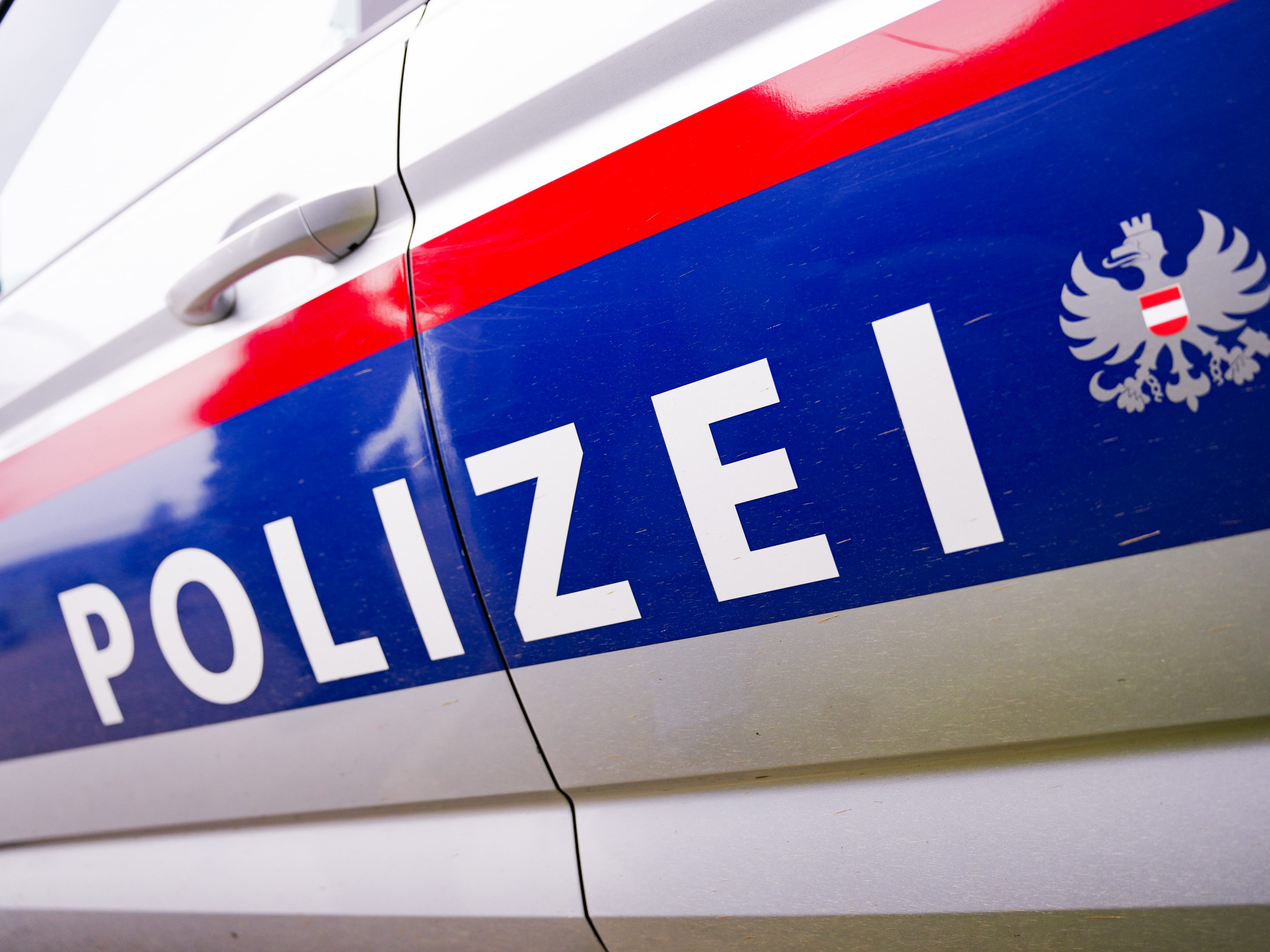 In einer Südtiroler Wohnung wurde eine tote Frau gefunden.