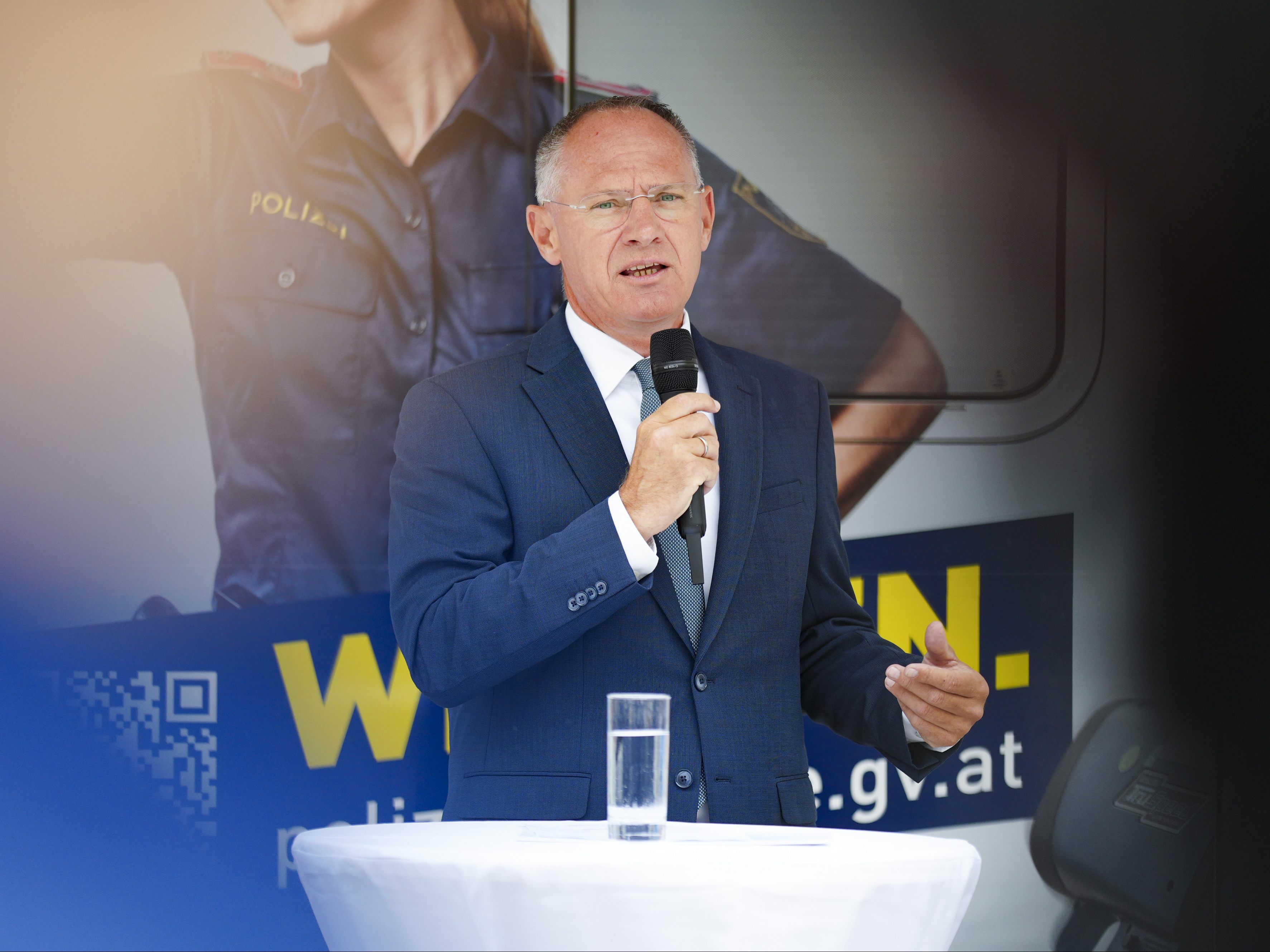 Innenminister Gerhard Karner (ÖVP) sieht die neue Rekrutierungs-Maßnahmen der Polizei als Erfolg.