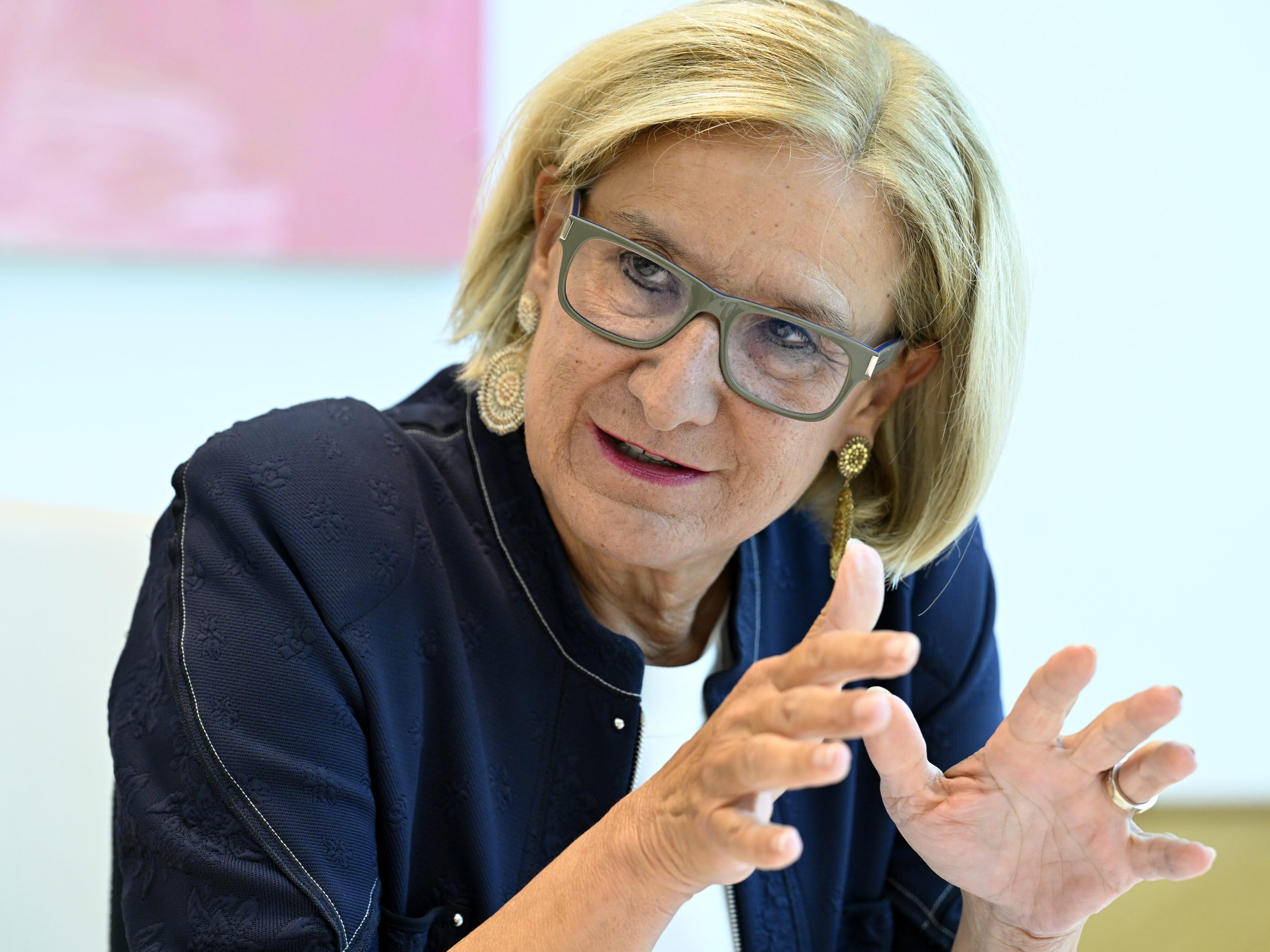 Mikl-Leitner schlägt höhere Krankenkassentarife für Landärzte vor. Mikl-Leitner schlägt höhere Krankenkassentarife für Landärzte vor.
