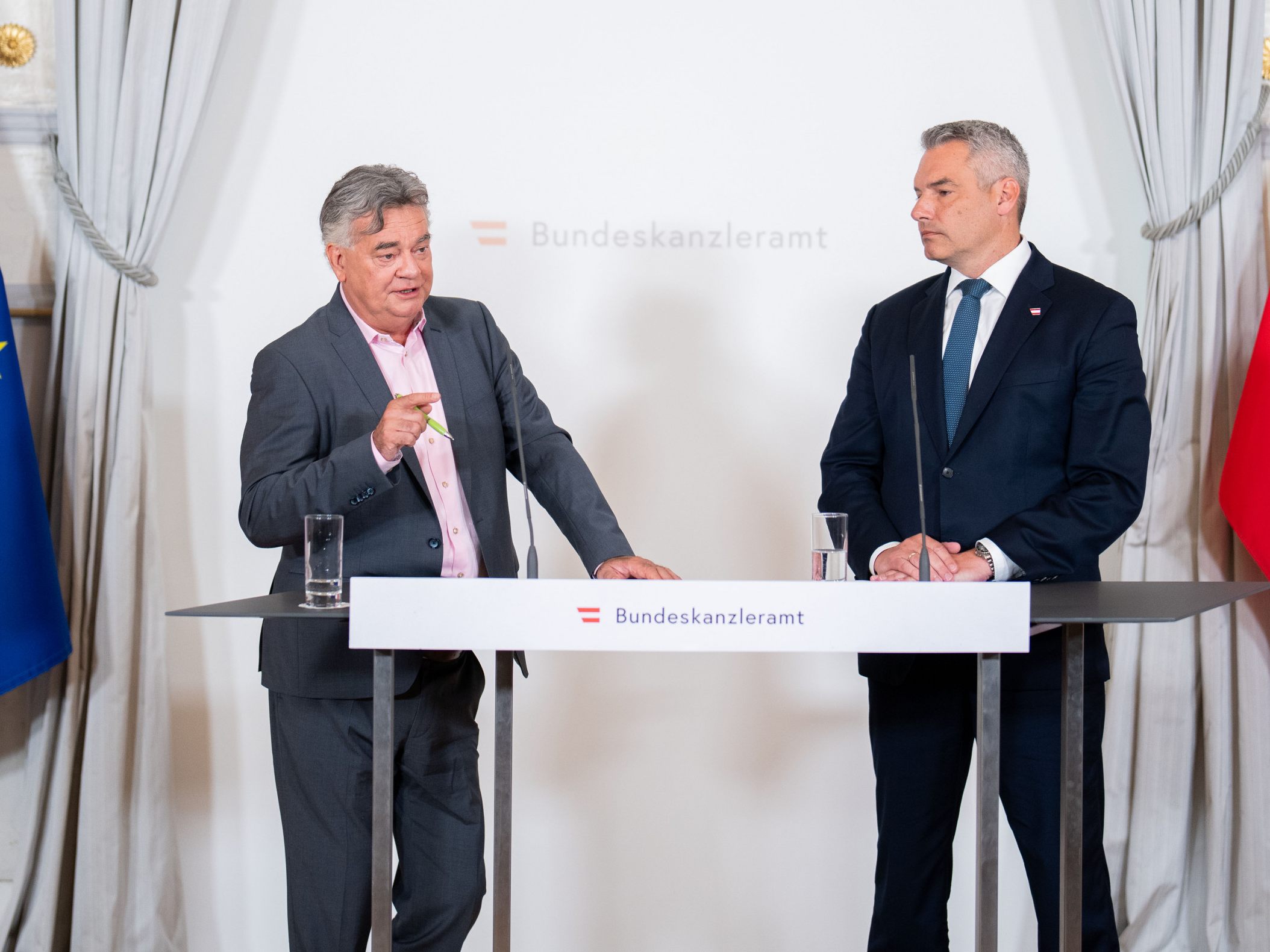 Kanzler und Vizekanzler präsentierten die Maßnahmen gegen die Teuerung. Kanzler und Vizekanzler präsentierten die Maßnahmen gegen die Teuerung.