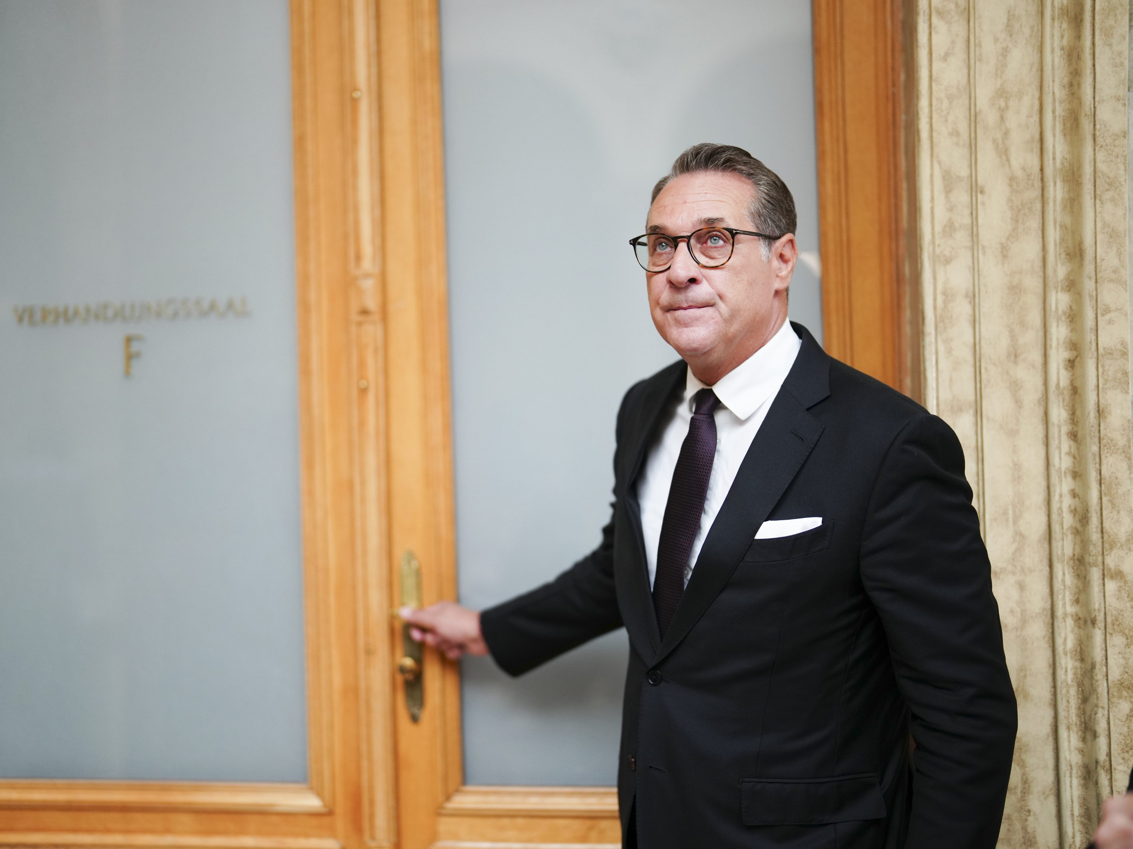 Strache verzichtet vorerst auf rechtlichen Beistand und will eine Verfahrenseinstellung. Strache verzichtet vorerst auf rechtlichen Beistand und will eine Verfahrenseinstellung.