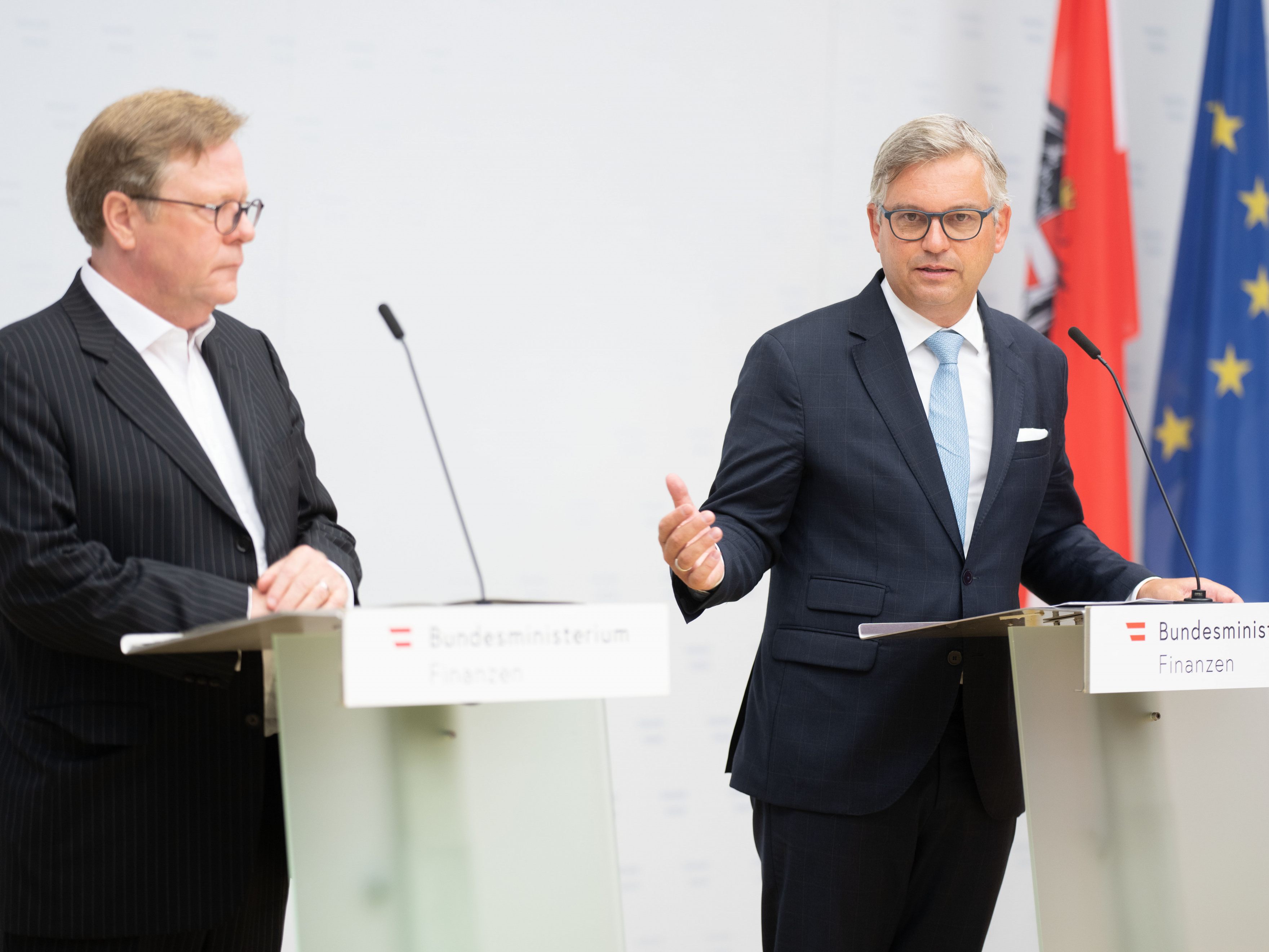 Der Obmann der Bankensparte, Cernko, und Finanzminister Brunner nach einem Arbeitsgespräch. Der Obmann der Bankensparte, Cernko, und Finanzminister Brunner nach einem Arbeitsgespräch.