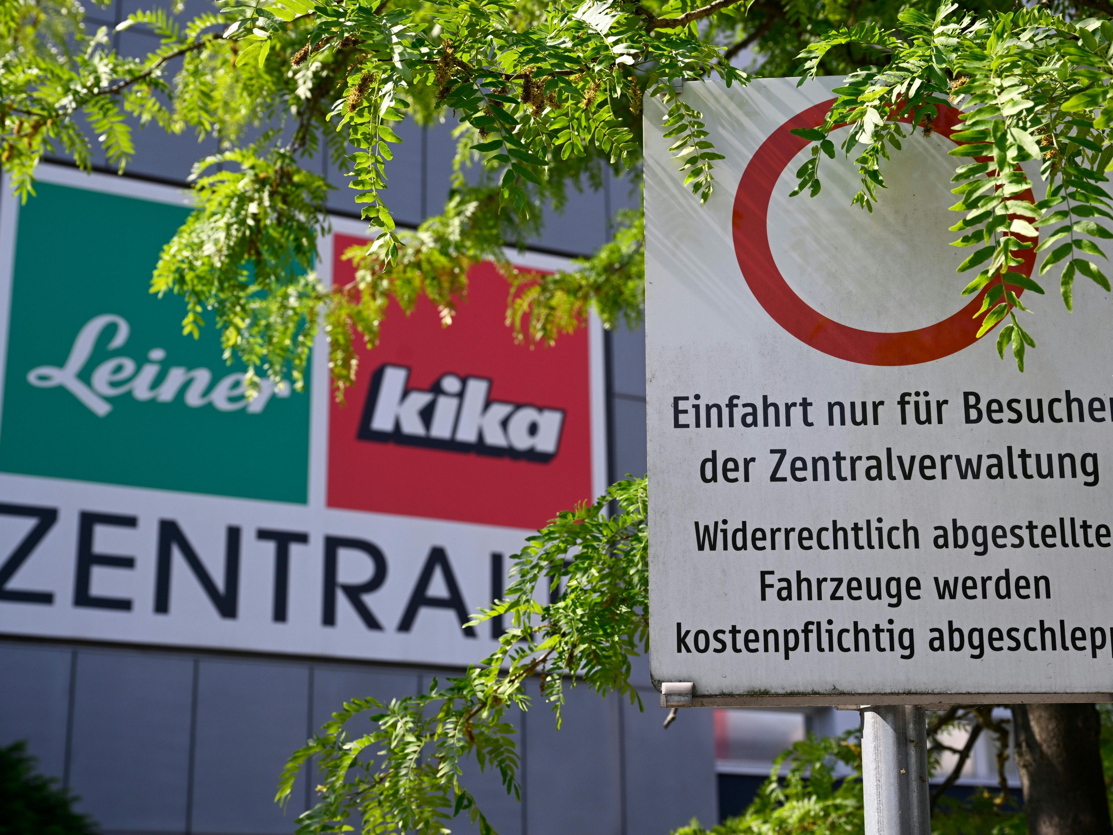 Die FPÖ fordert weiter einen parlamentarischen U-Ausschuss zum Thema Kika/Leiner. Die FPÖ fordert weiter einen parlamentarischen U-Ausschuss zum Thema Kika/Leiner.