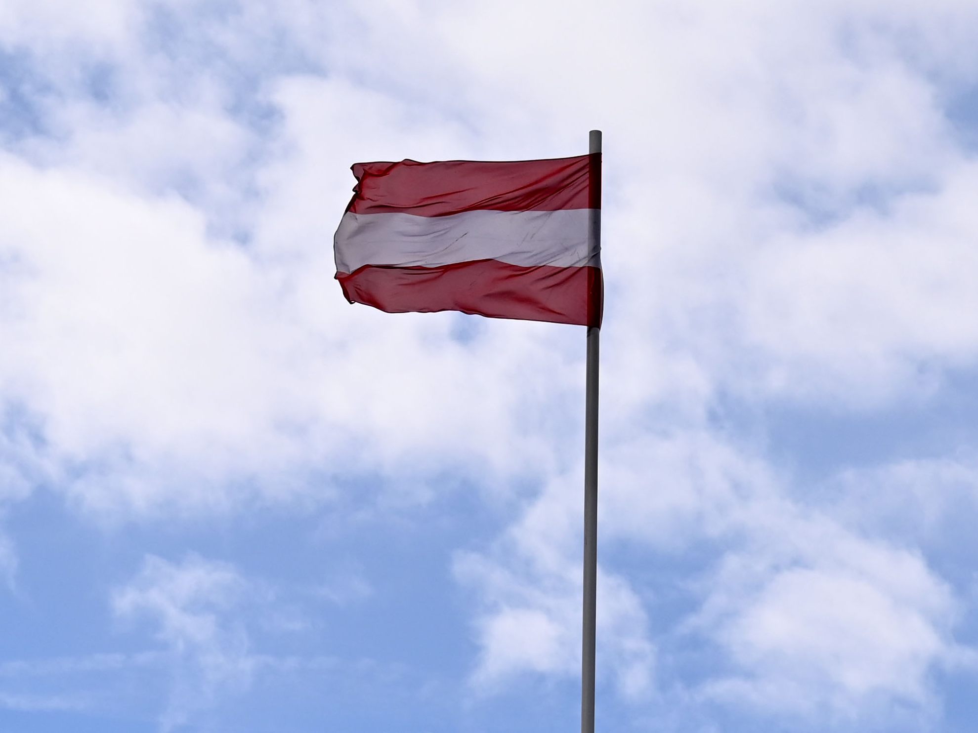 Die Asyl-Antragszahlen gehen weiter zurück. Die Asyl-Antragszahlen gehen weiter zurück.