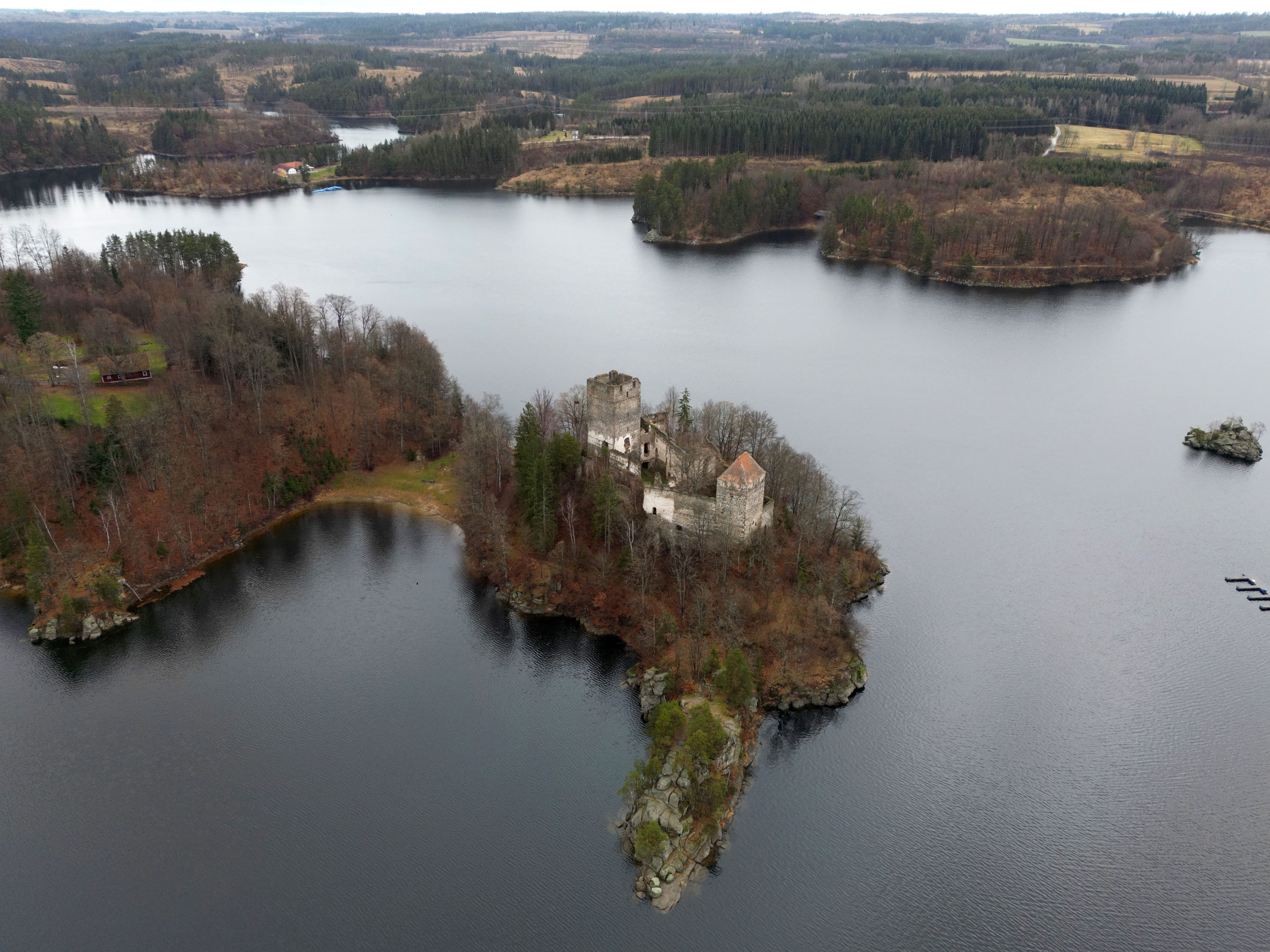 Der Stausee Ottenstein in Niederösterreich. Vom Baden wir momentan wegen einer vermuteten Massenvermehrung von Cyanobakterien abgeraten.
