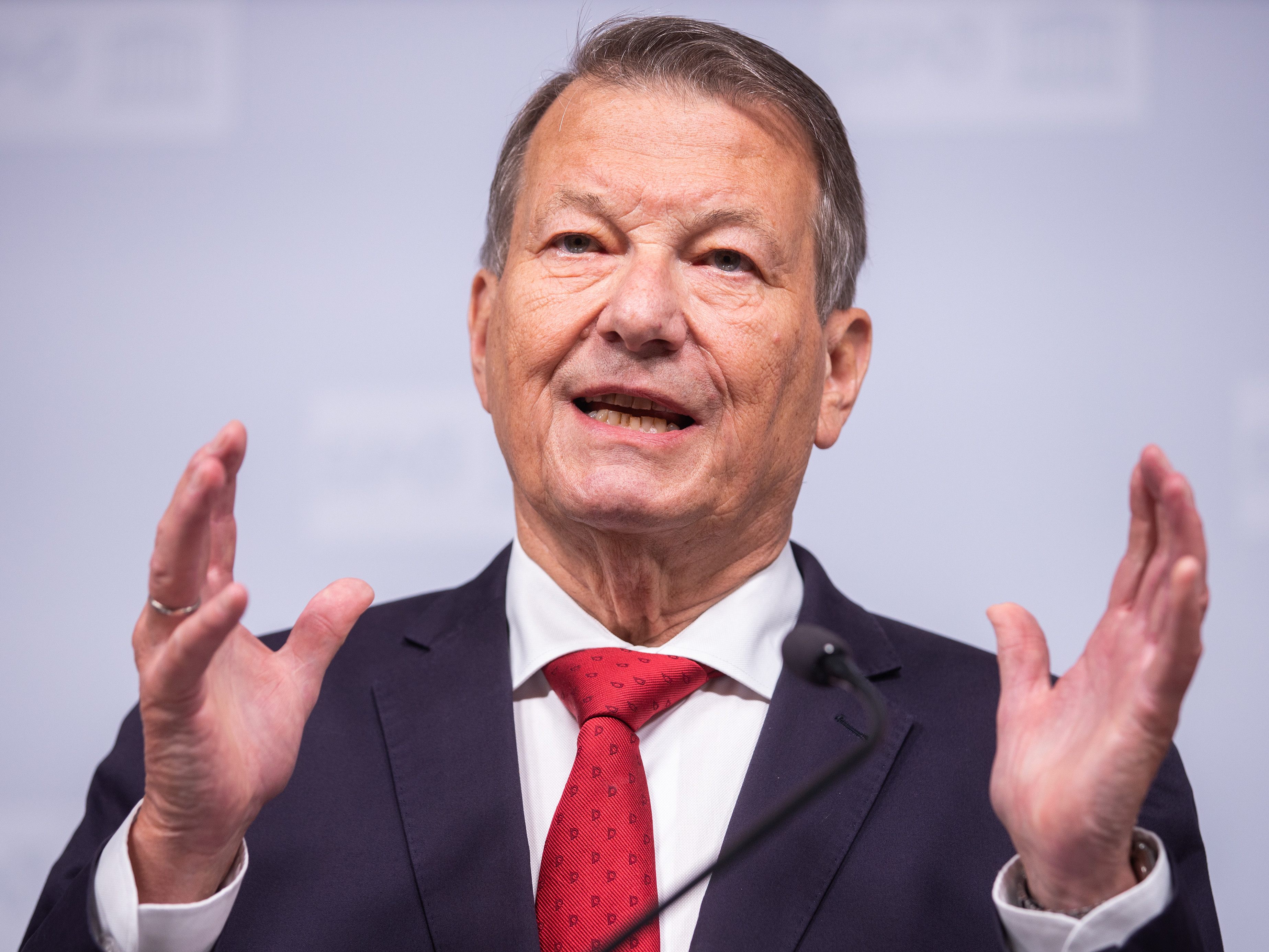 Der Präsident des SPÖ-Pensionistenverbandes Peter Kostelka kritisiert Nehammer.