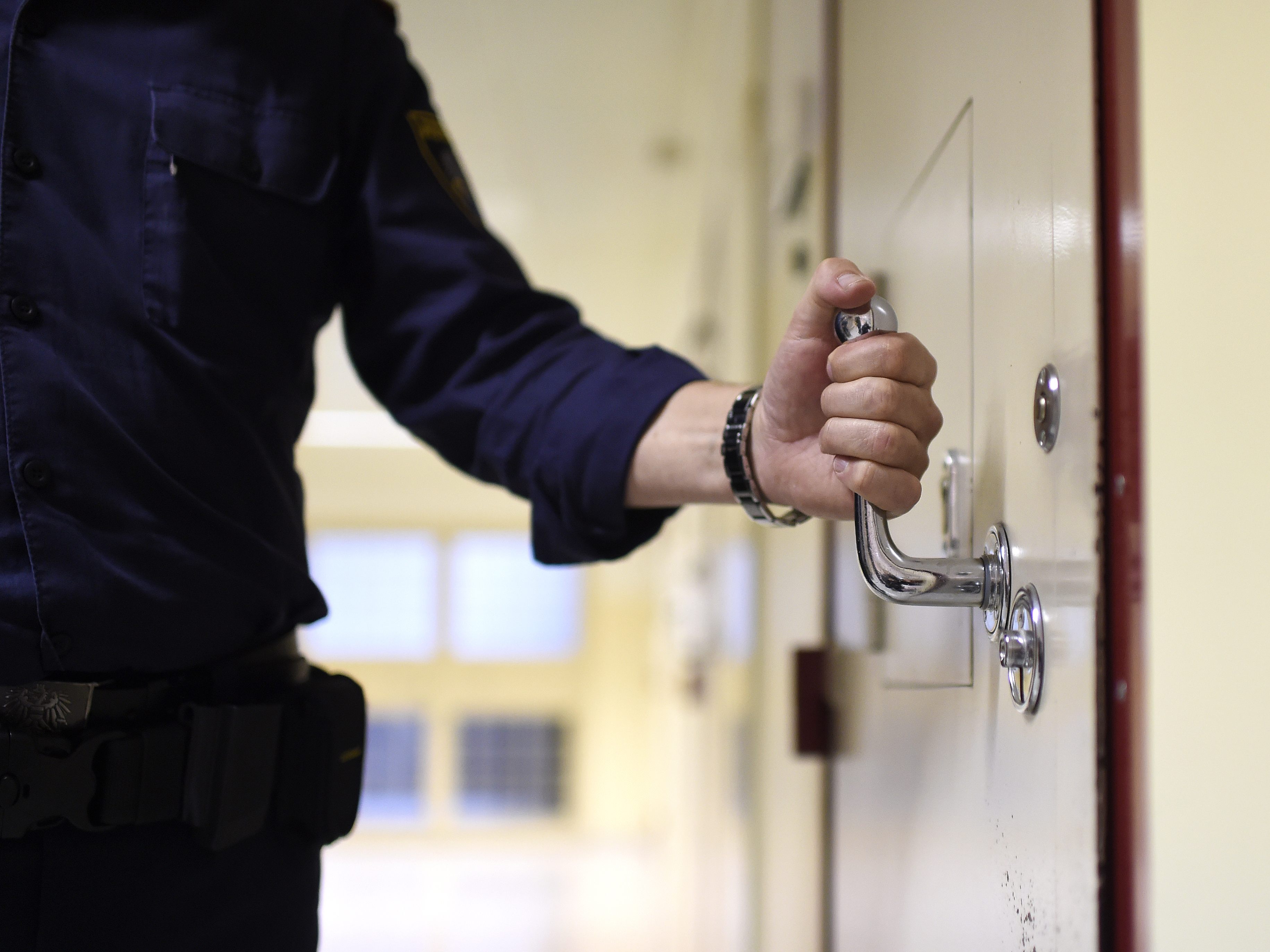 Die Justiz meldet einen Rückgang bei Suiziden in Haftanstalten.