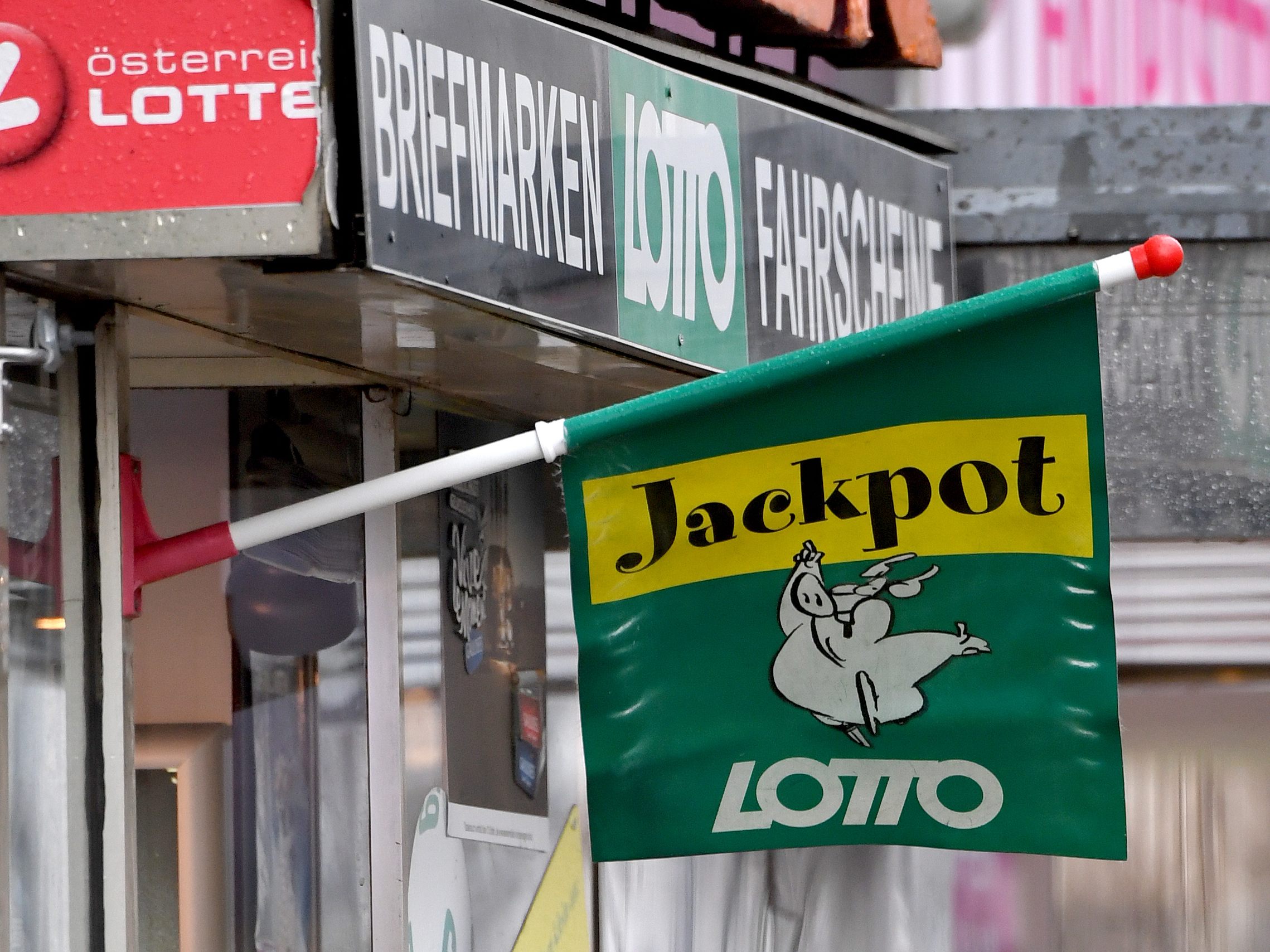 Der Lotto-Jackpot wurde geknackt. Der Lotto-Jackpot wurde geknackt.