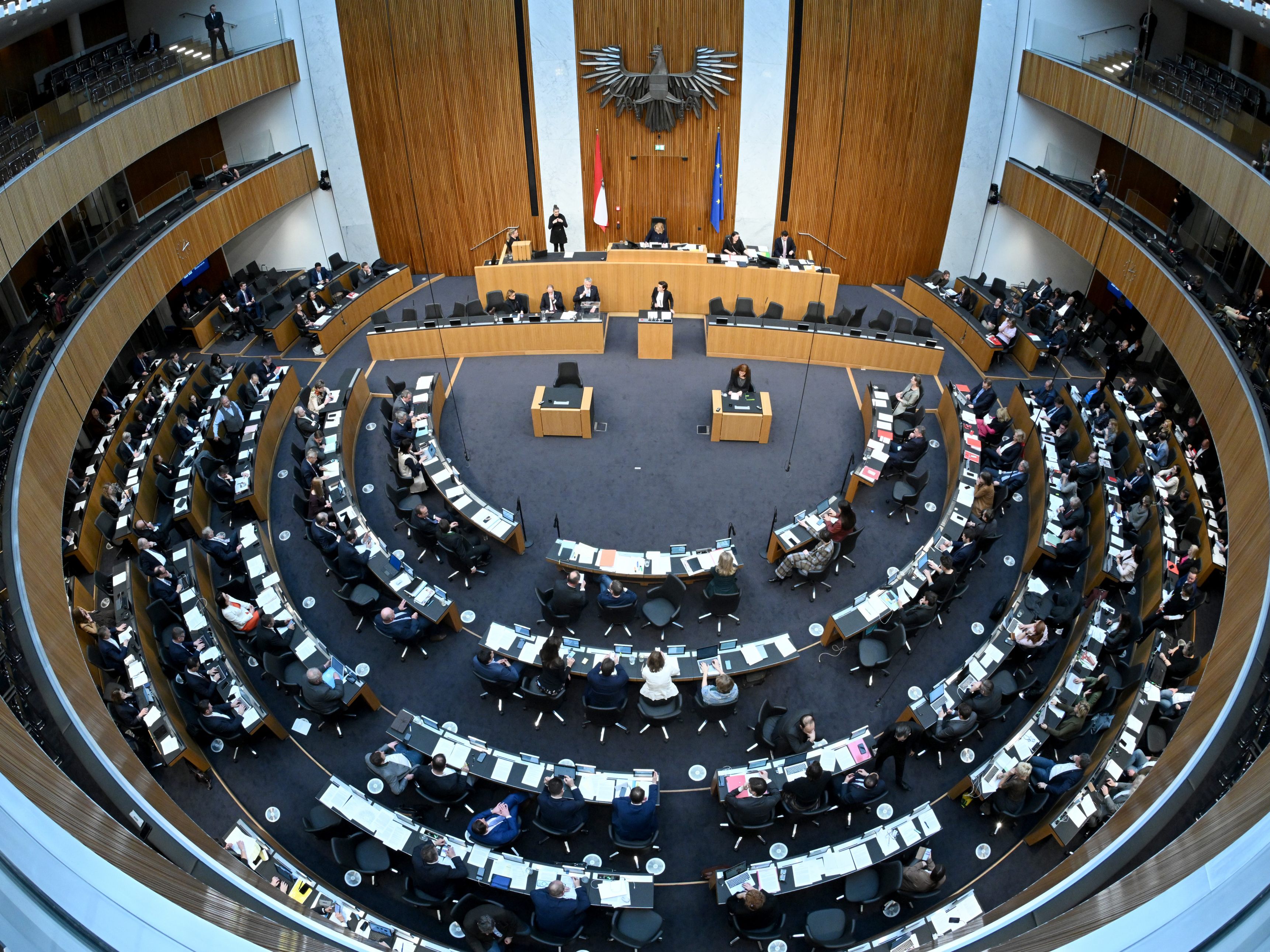 Der Nationalrat kommt wegen der Teuerung zu einer Sondersitzung zusammen. Der Nationalrat kommt wegen der Teuerung zu einer Sondersitzung zusammen.