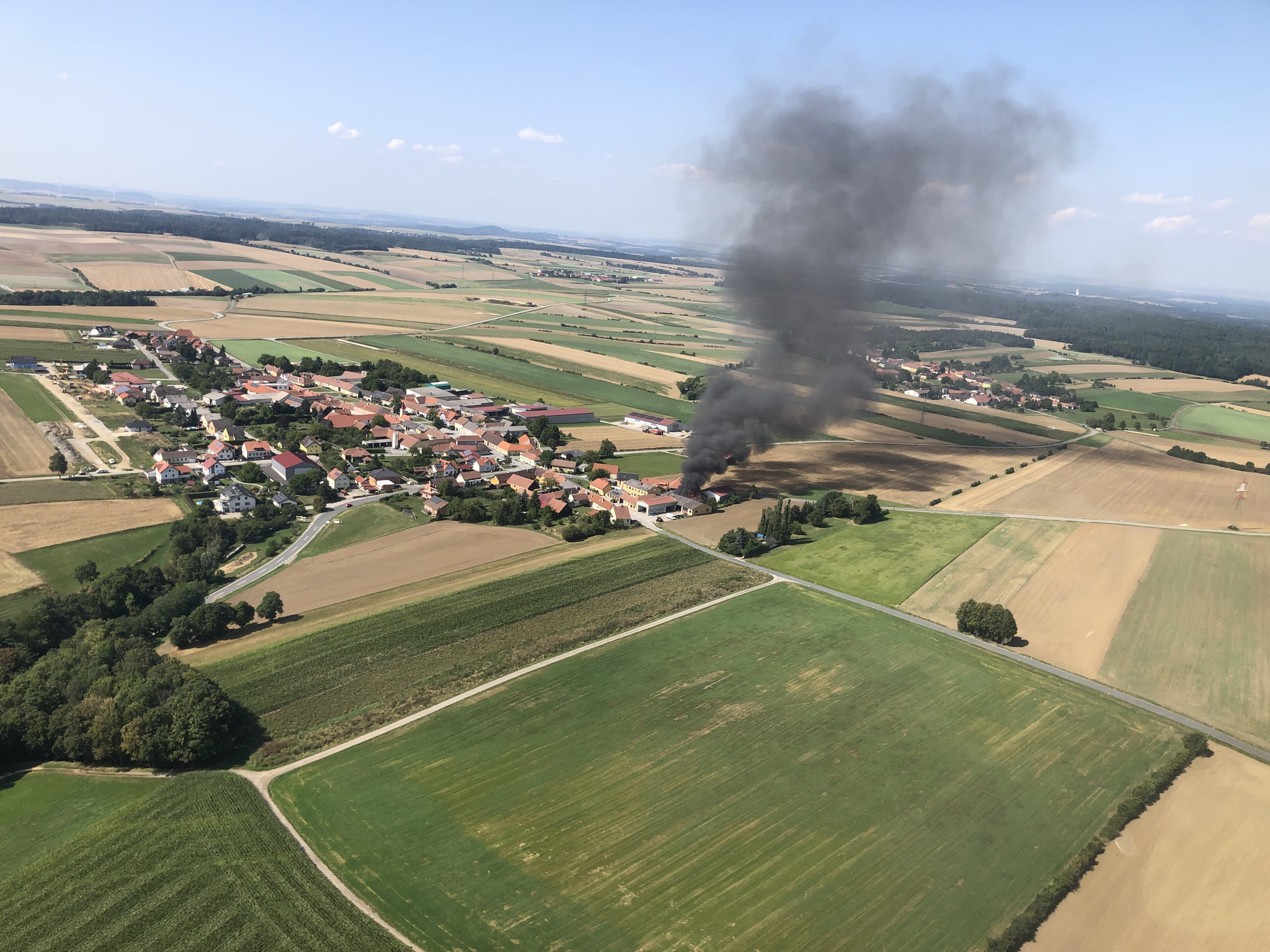 Flammen und Rauch wurden bei einem Überflug entdeckt. Flammen und Rauch wurden bei einem Überflug entdeckt.