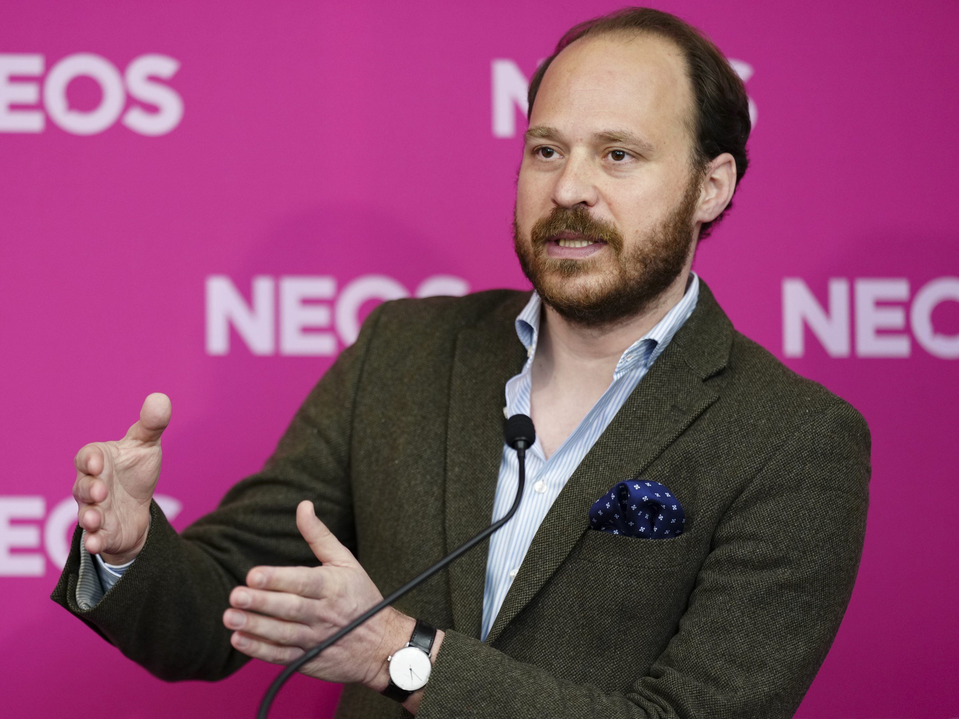 Der stv. NEOS-Klubobmann Nikolaus Scherak kritisiert die Regierung. Der stv. NEOS-Klubobmann Nikolaus Scherak kritisiert die Regierung.