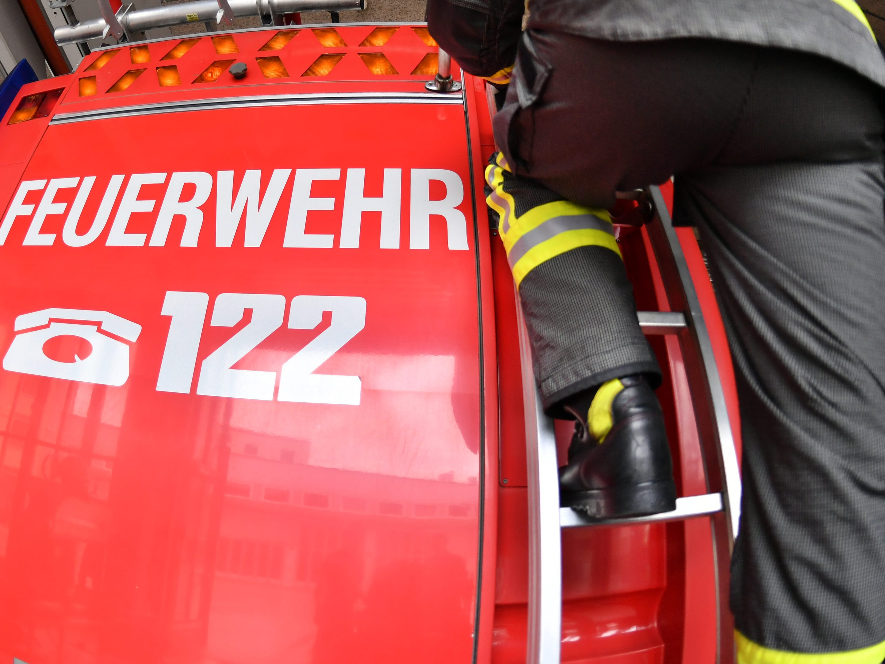 Die Feuerwehr rückte an der Donau in Niederösterreich zu einem Schadstoffeinsatz aus. Die Feuerwehr rückte an der Donau in Niederösterreich zu einem Schadstoffeinsatz aus.
