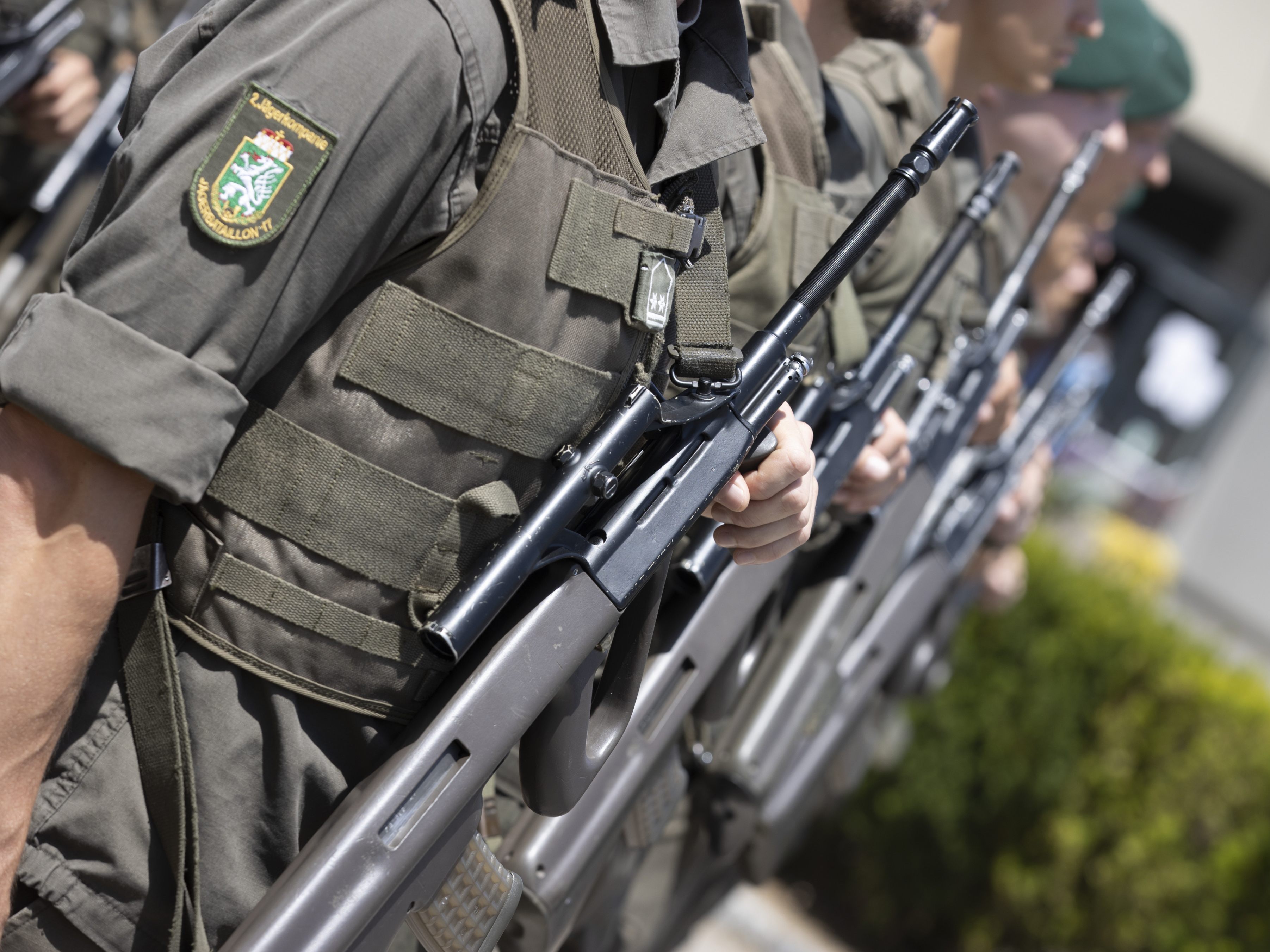 Soldaten sollen als Quereinsteiger rekrutiert werden. Soldaten sollen als Quereinsteiger rekrutiert werden.