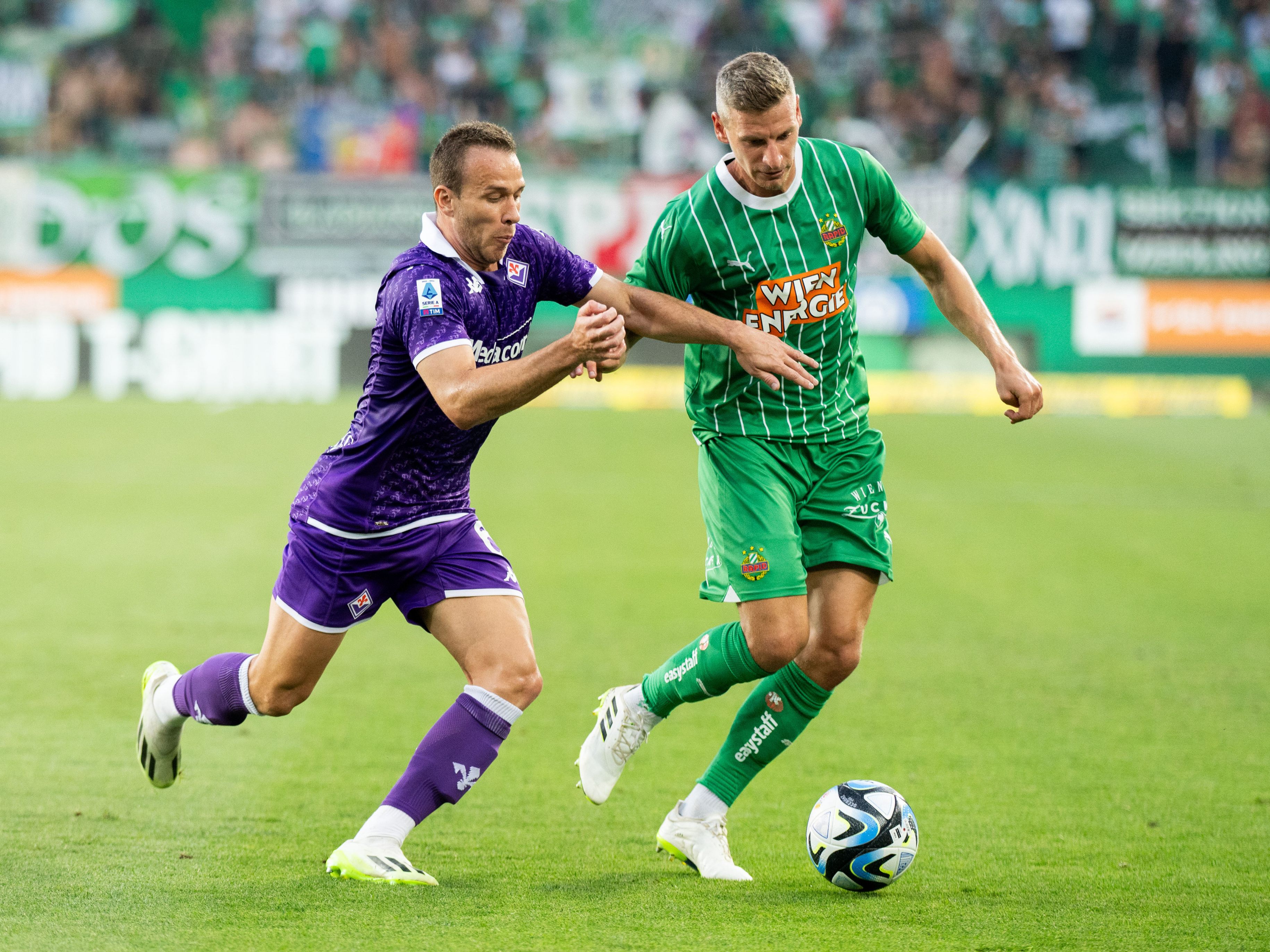 Rapid Wien konnte das Hinspiel gegen Fiorentina für sich entscheiden. Rapid Wien konnte das Hinspiel gegen Fiorentina für sich entscheiden.