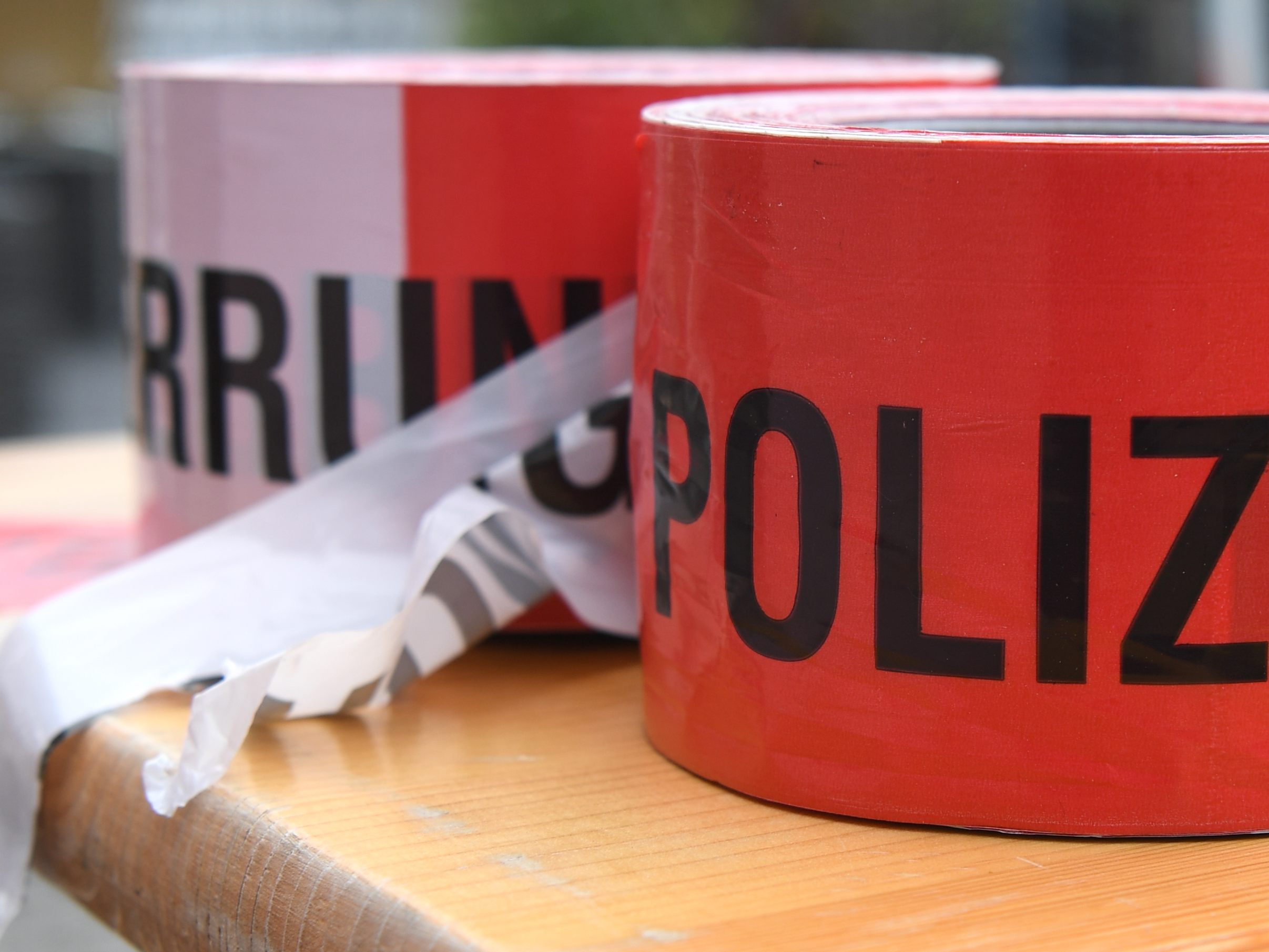 Nachdem eine 35-Jährige in einer Salzburger Wohnung tot aufgefunden wurde, wird wegen Mordverdachts ermittelt. Nachdem eine 35-Jährige in einer Salzburger Wohnung tot aufgefunden wurde, wird wegen Mordverdachts ermittelt.