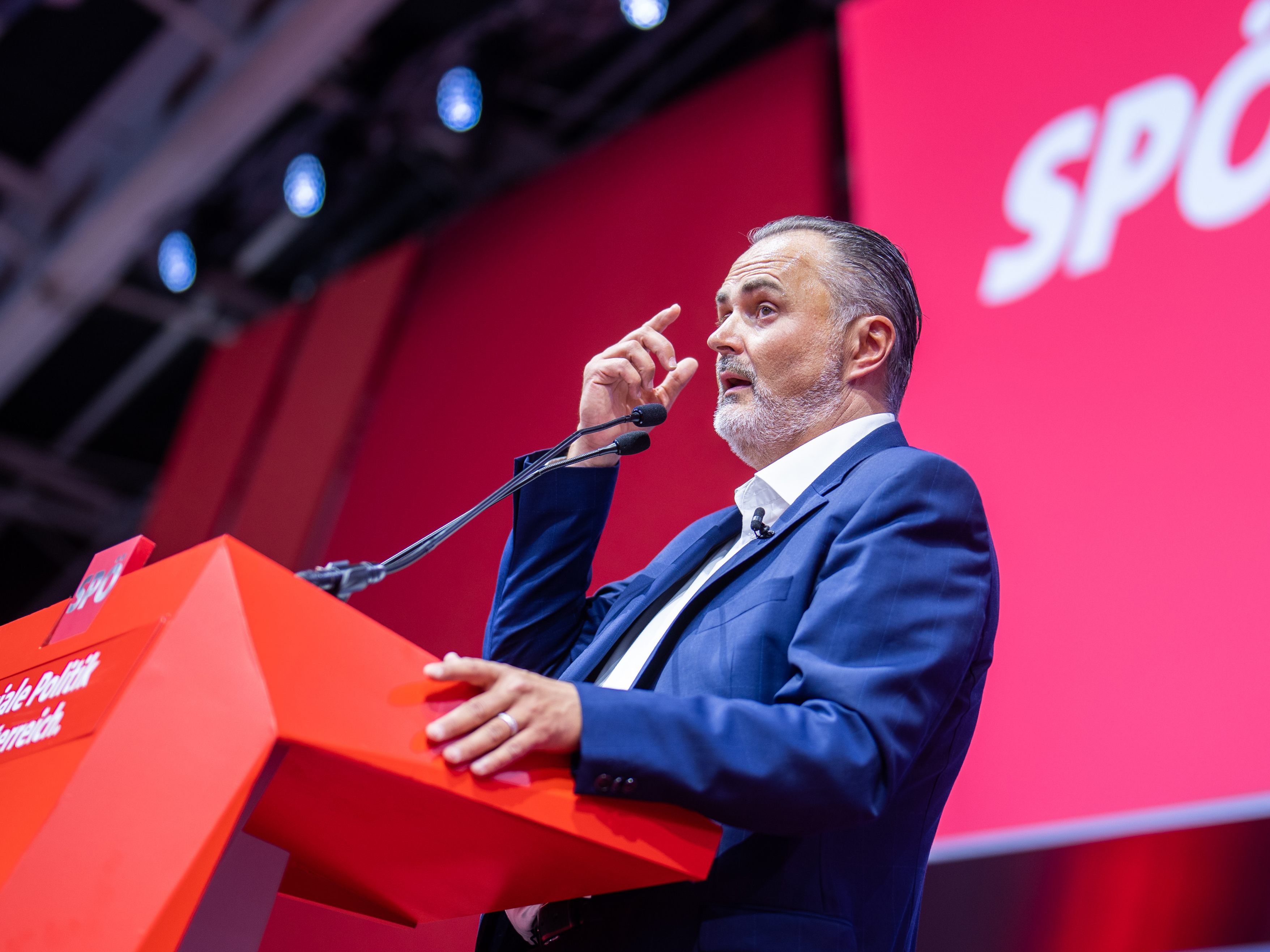 Die SPÖ Burgenland kündigt länger geplante Personalrochaden bei der Klubklausur im September an. Die SPÖ Burgenland kündigt länger geplante Personalrochaden bei der Klubklausur im September an.