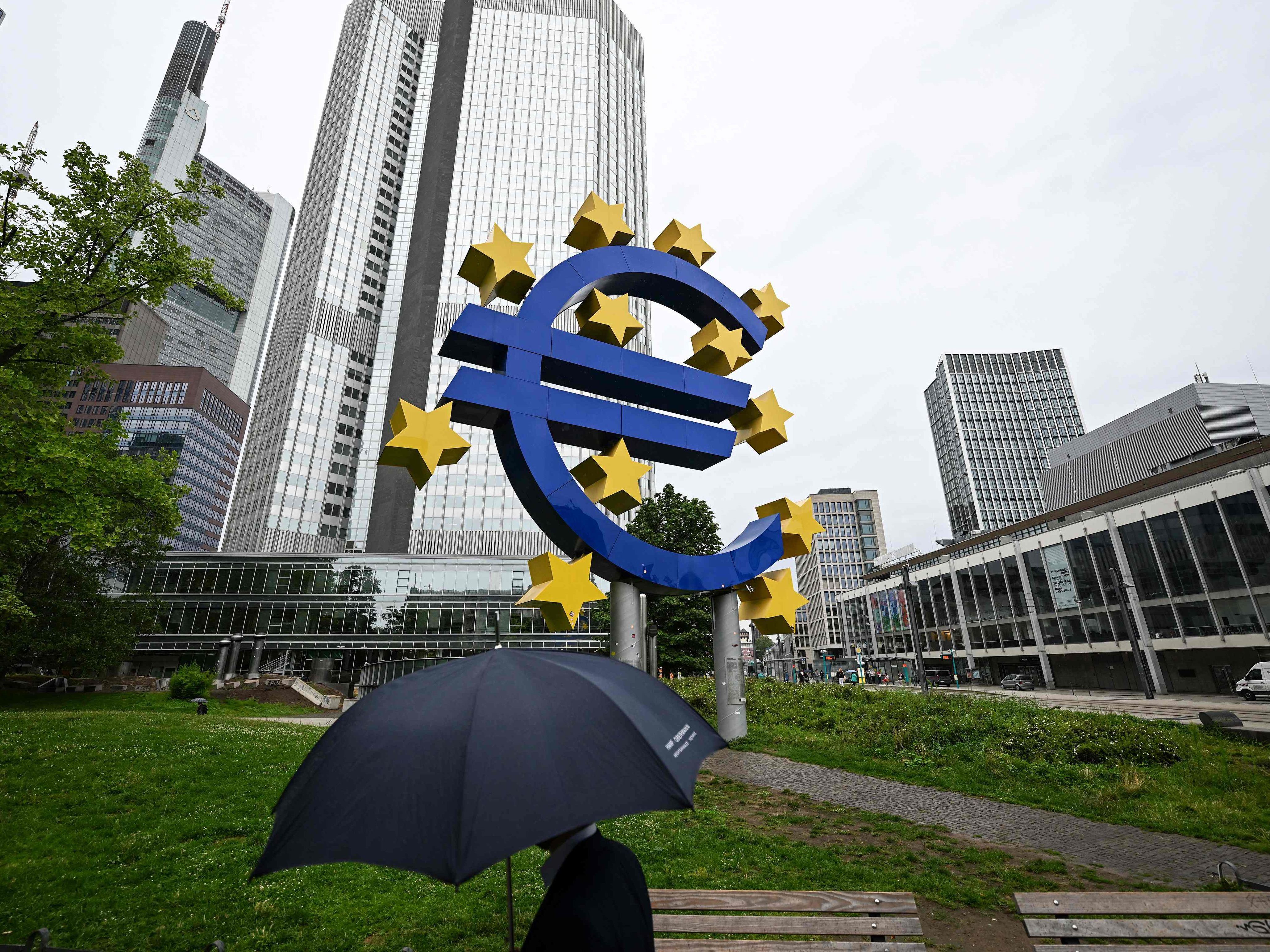 Die Banken geben die Einlagezinsen nicht an ihre Sparer weiter.