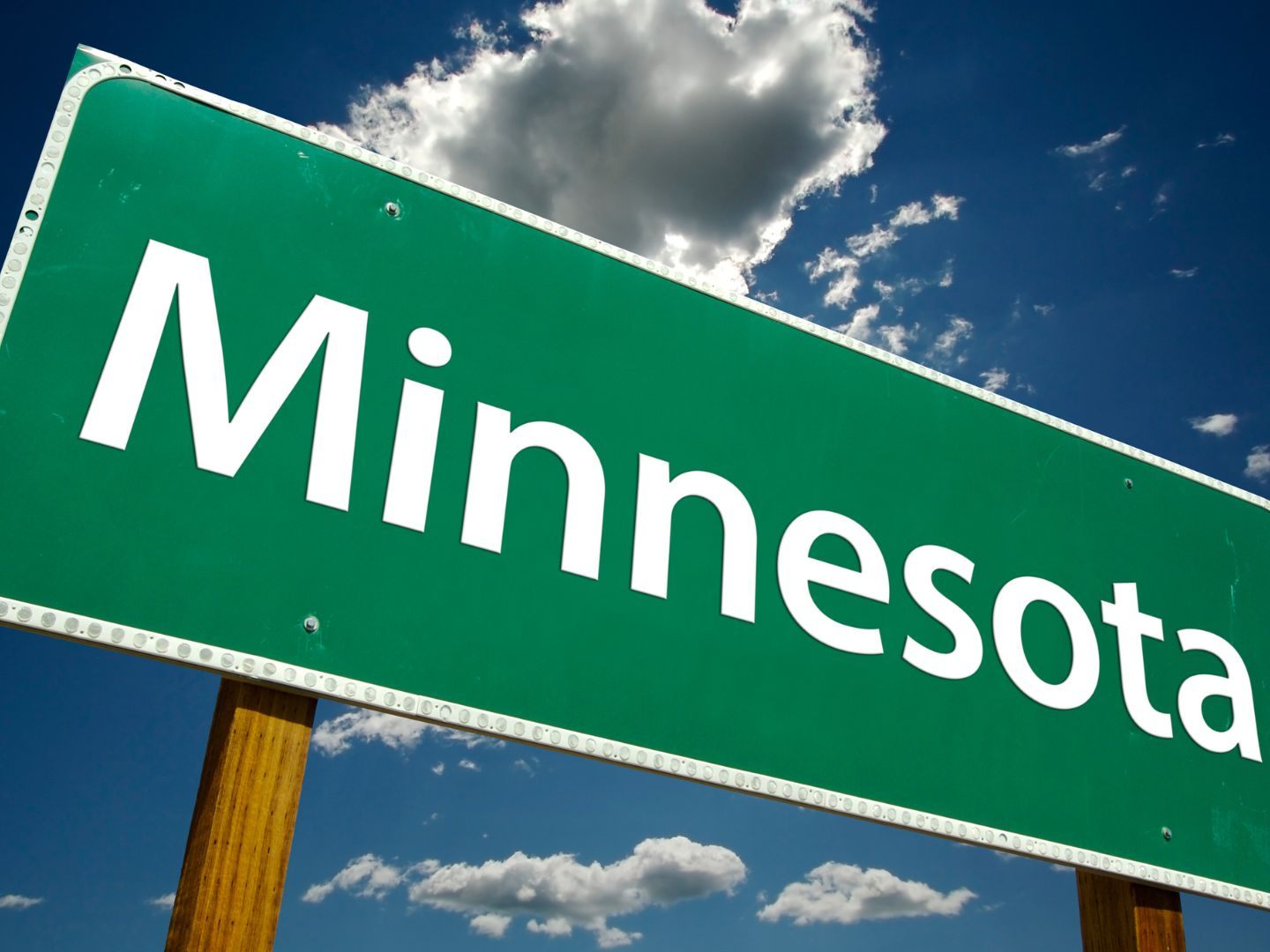 Richter verhängte in Minnesota knapp fünf Jahre Gefängnis gegen ehemaligen Polizisten. Richter verhängte in Minnesota knapp fünf Jahre Gefängnis gegen ehemaligen Polizisten.